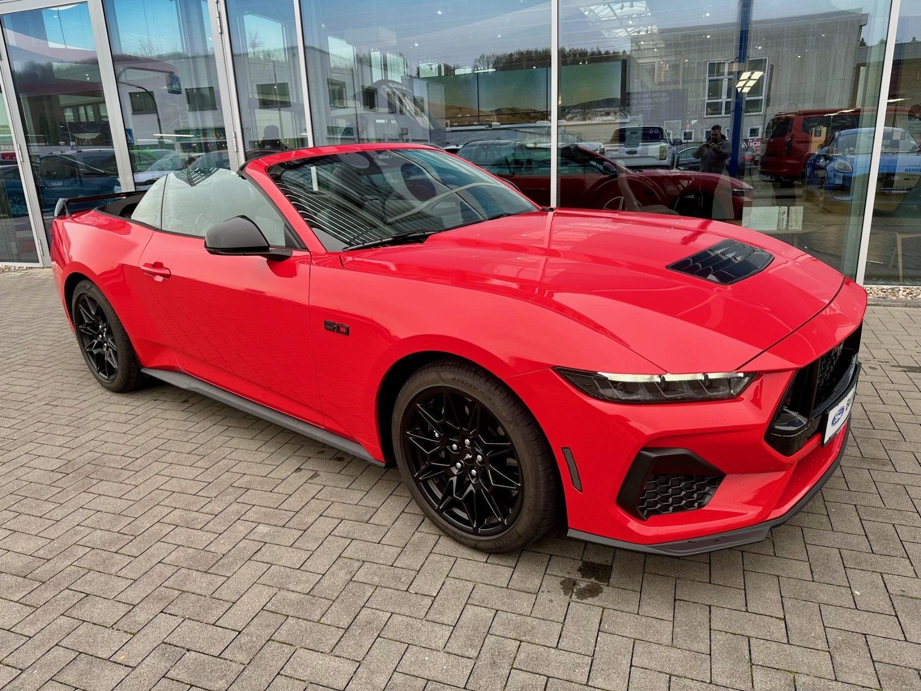 FORD Convertible 5.0l V8, MagneRide, Spoiler FORD Convertible 5.0l V8, MagneRide, Spoiler