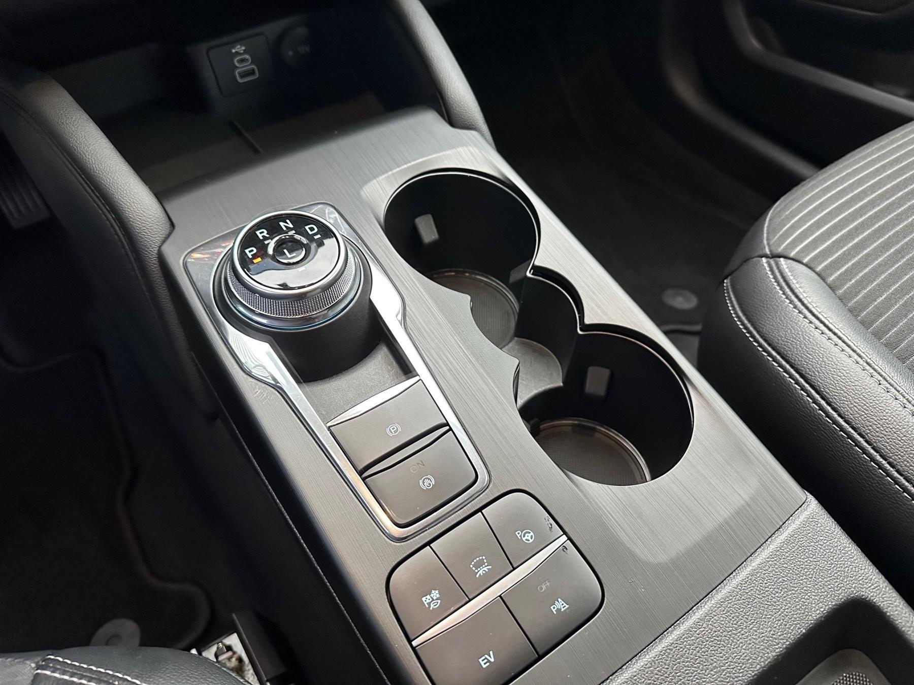FORD 2.5 Duratec Plug-in-Hybrid PHEV Titanium X FORD 2.5 Duratec Plug-in-Hybrid PHEV Titanium X