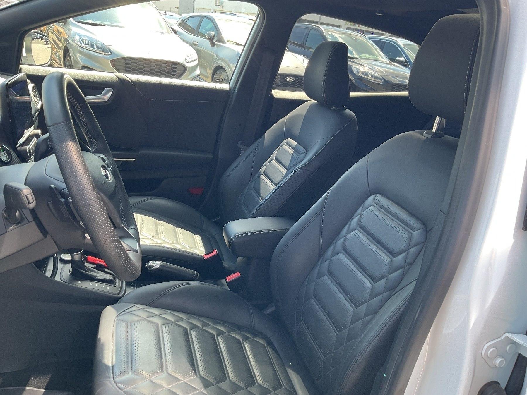 FORD ST-LINE VIGNALE 125 PS AUTOMATIK AHK B&O FORD ST-LINE VIGNALE 125 PS AUTOMATIK AHK B&O