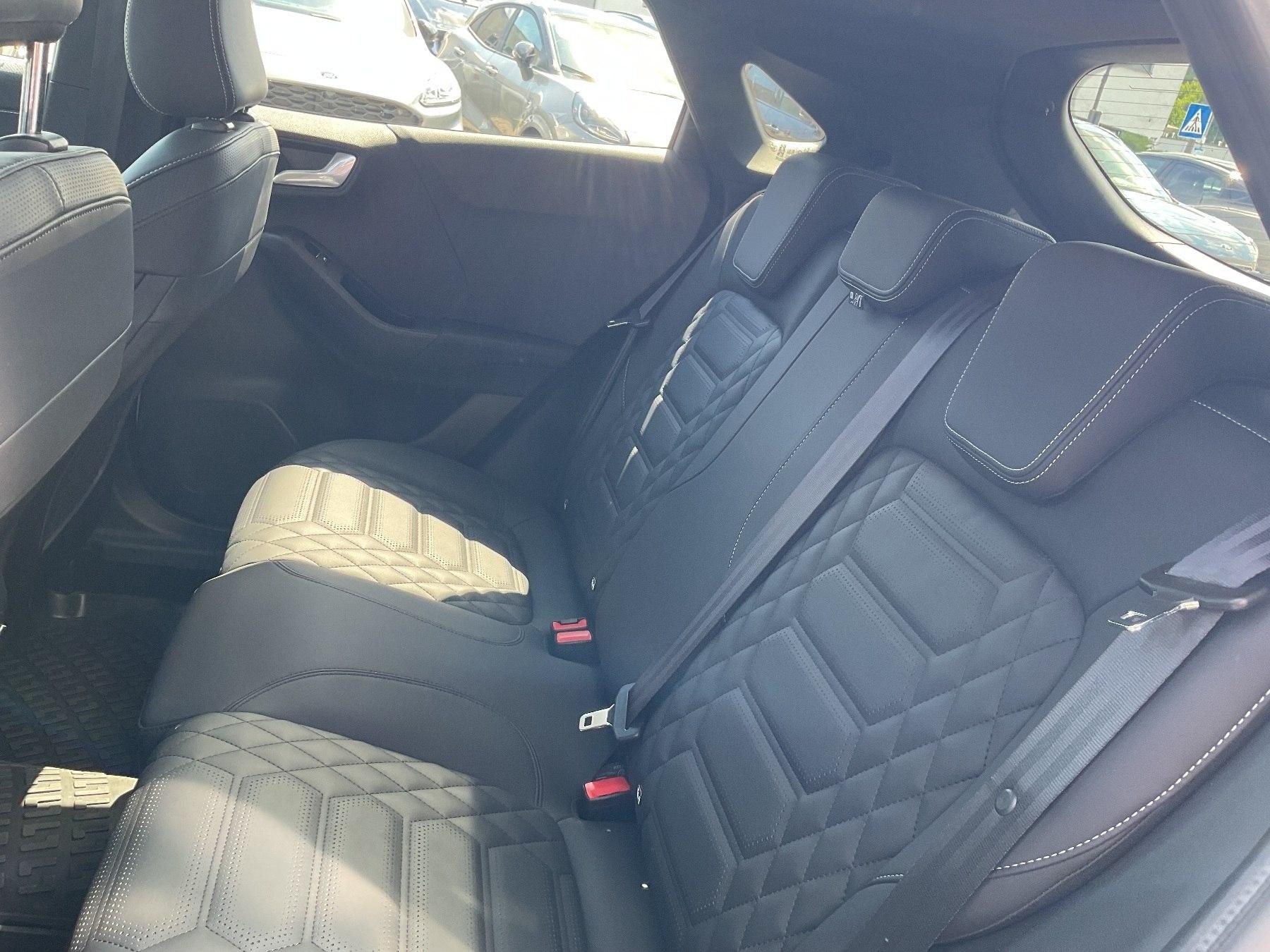 FORD ST-LINE VIGNALE 125 PS AUTOMATIK AHK B&O FORD ST-LINE VIGNALE 125 PS AUTOMATIK AHK B&O