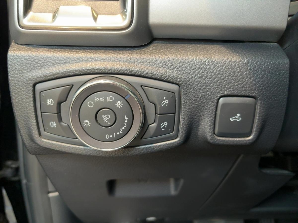 FORD 3,2l Extrakabine Limited FORD 3,2l Extrakabine Limited
