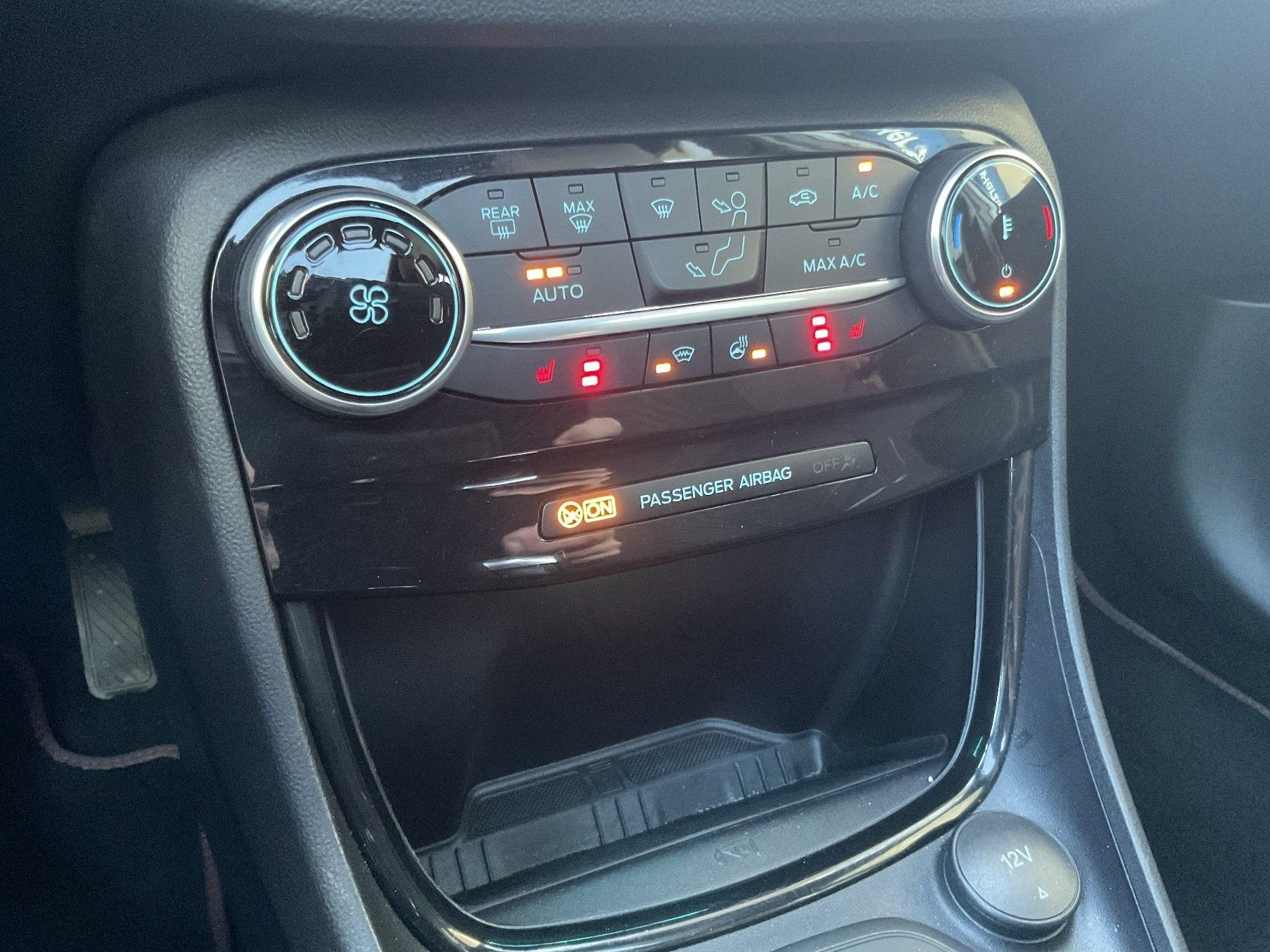FORD ST-Line X MHEV 155PS *LED*B&O*NAVI*SHZ*PDC* FORD ST-Line X MHEV 155PS *LED*B&O*NAVI*SHZ*PDC*