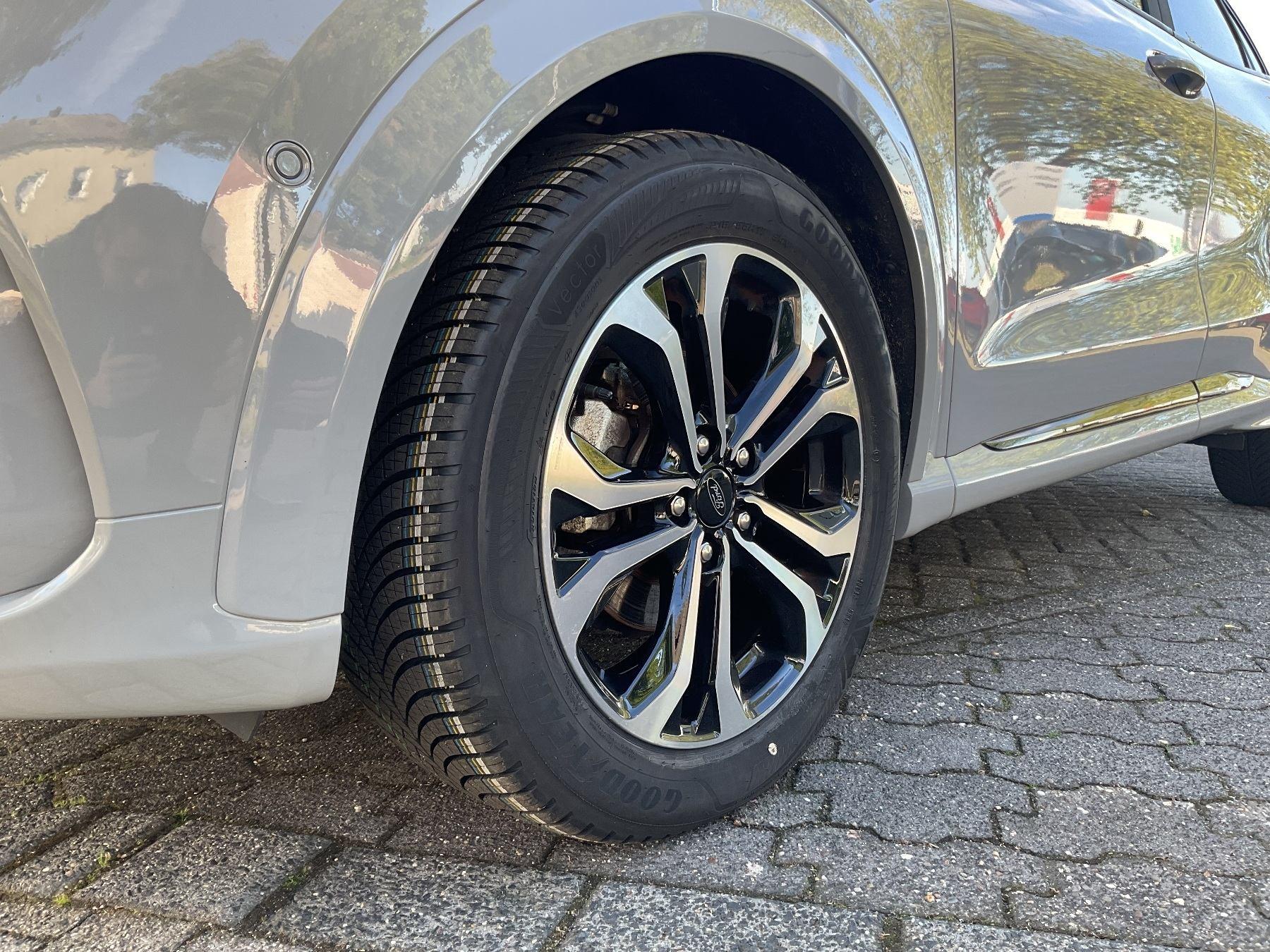 FORD ST-Line X MHEV 155PS *LED*B&O*NAVI*SHZ*PDC* FORD ST-Line X MHEV 155PS *LED*B&O*NAVI*SHZ*PDC*