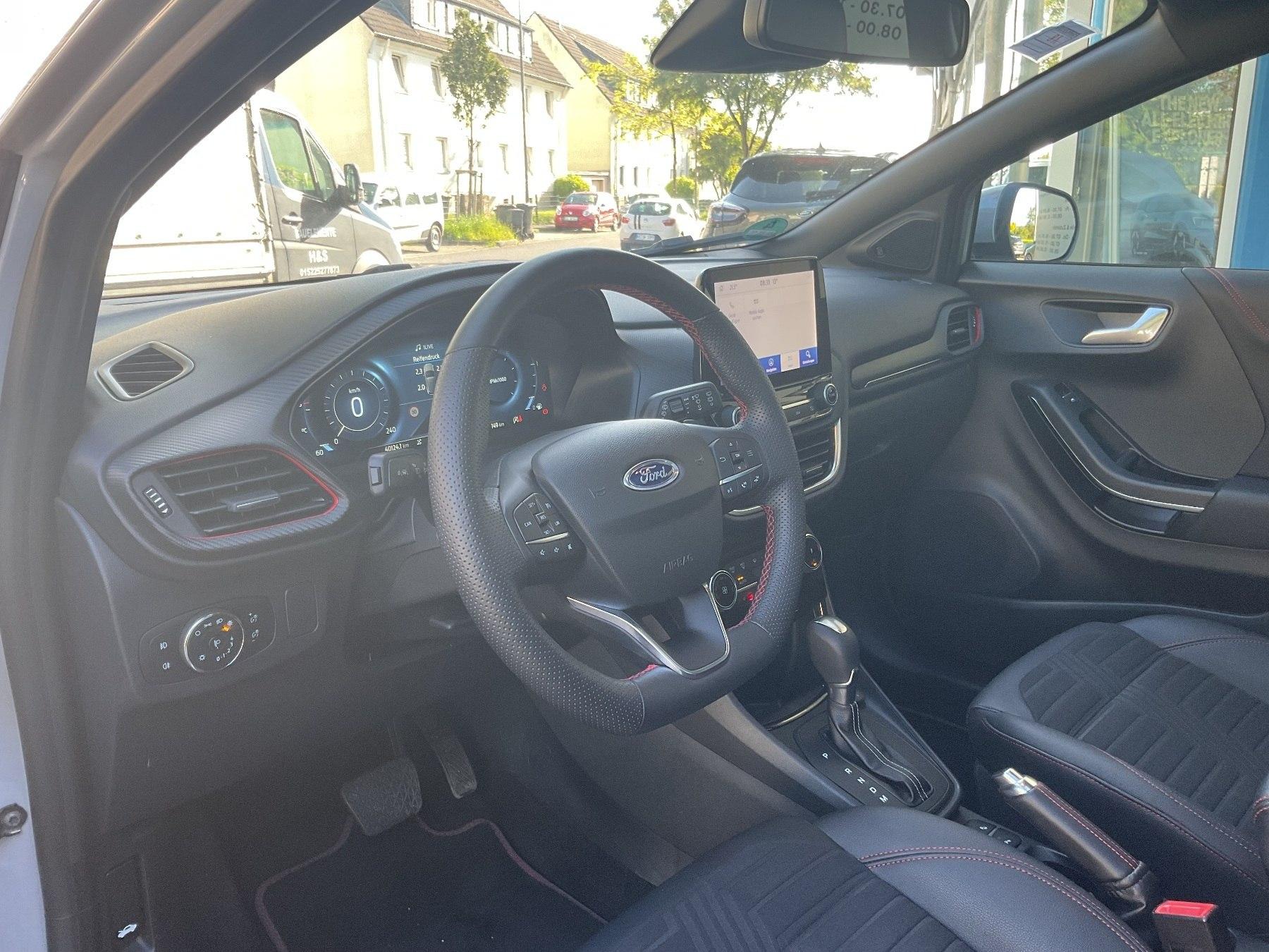FORD ST-Line X MHEV 155PS *LED*B&O*NAVI*SHZ*PDC* FORD ST-Line X MHEV 155PS *LED*B&O*NAVI*SHZ*PDC*