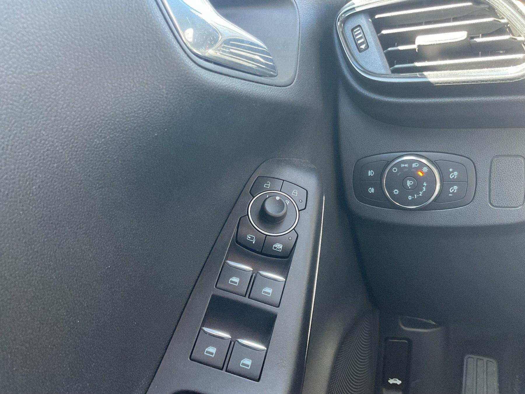 FORD ST-Line Design MHEV FORD ST-Line Design MHEV