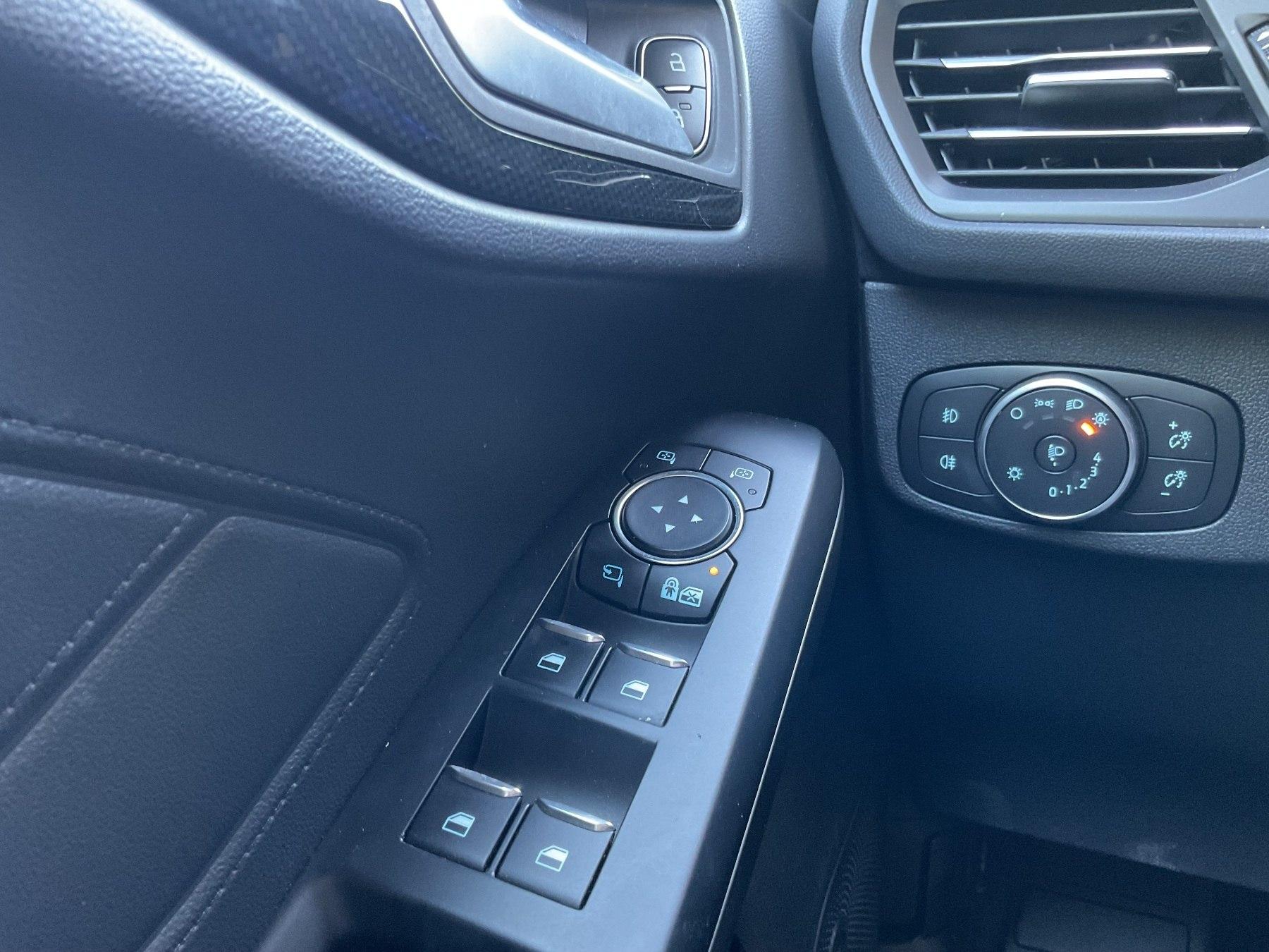 FORD ST-Line X 125PS *LED*iACC*PDC*RFK*NAVI*B&O FORD ST-Line X 125PS *LED*iACC*PDC*RFK*NAVI*B&O