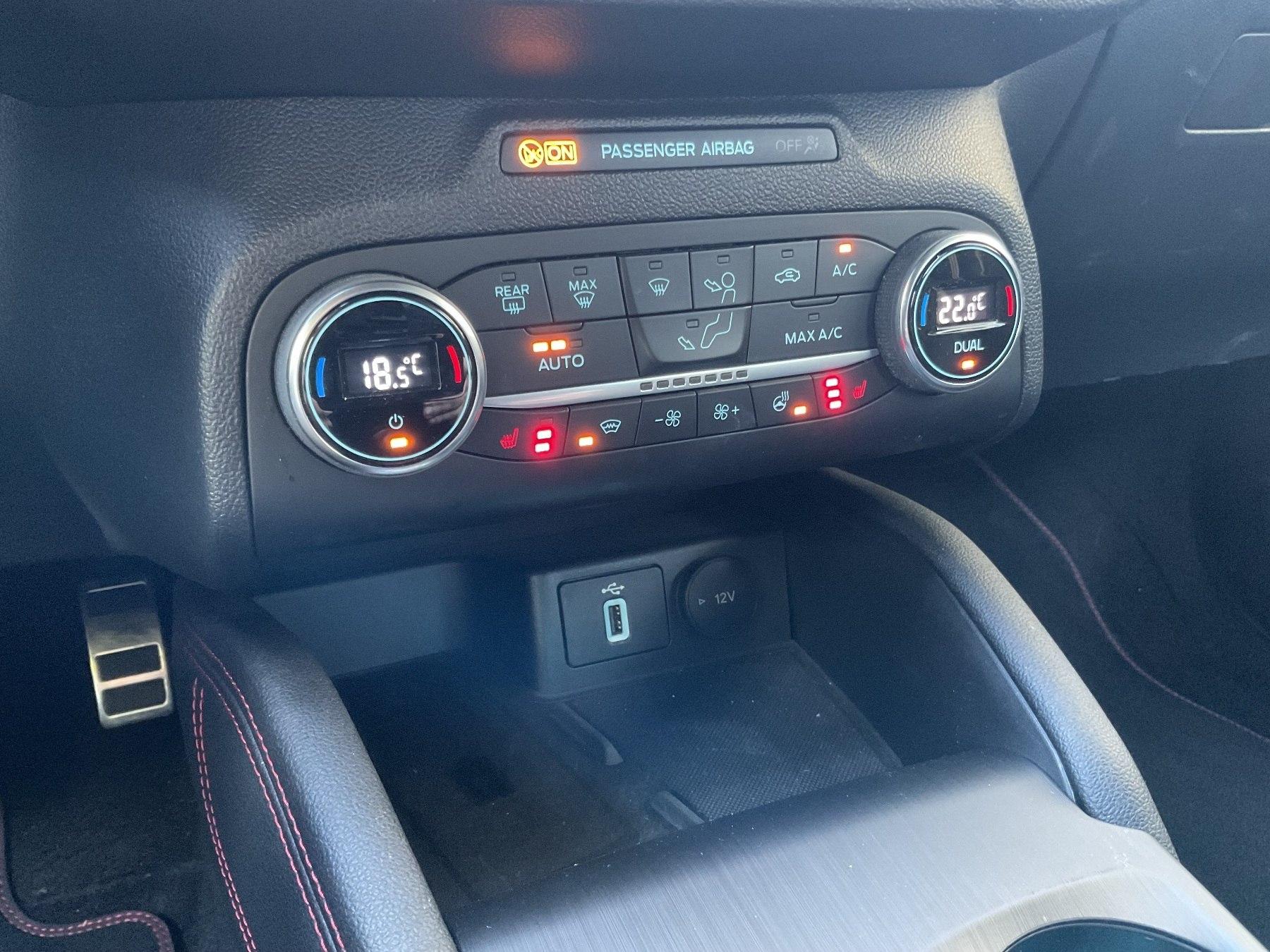 FORD ST-Line X 125PS *LED*iACC*PDC*RFK*NAVI*B&O FORD ST-Line X 125PS *LED*iACC*PDC*RFK*NAVI*B&O