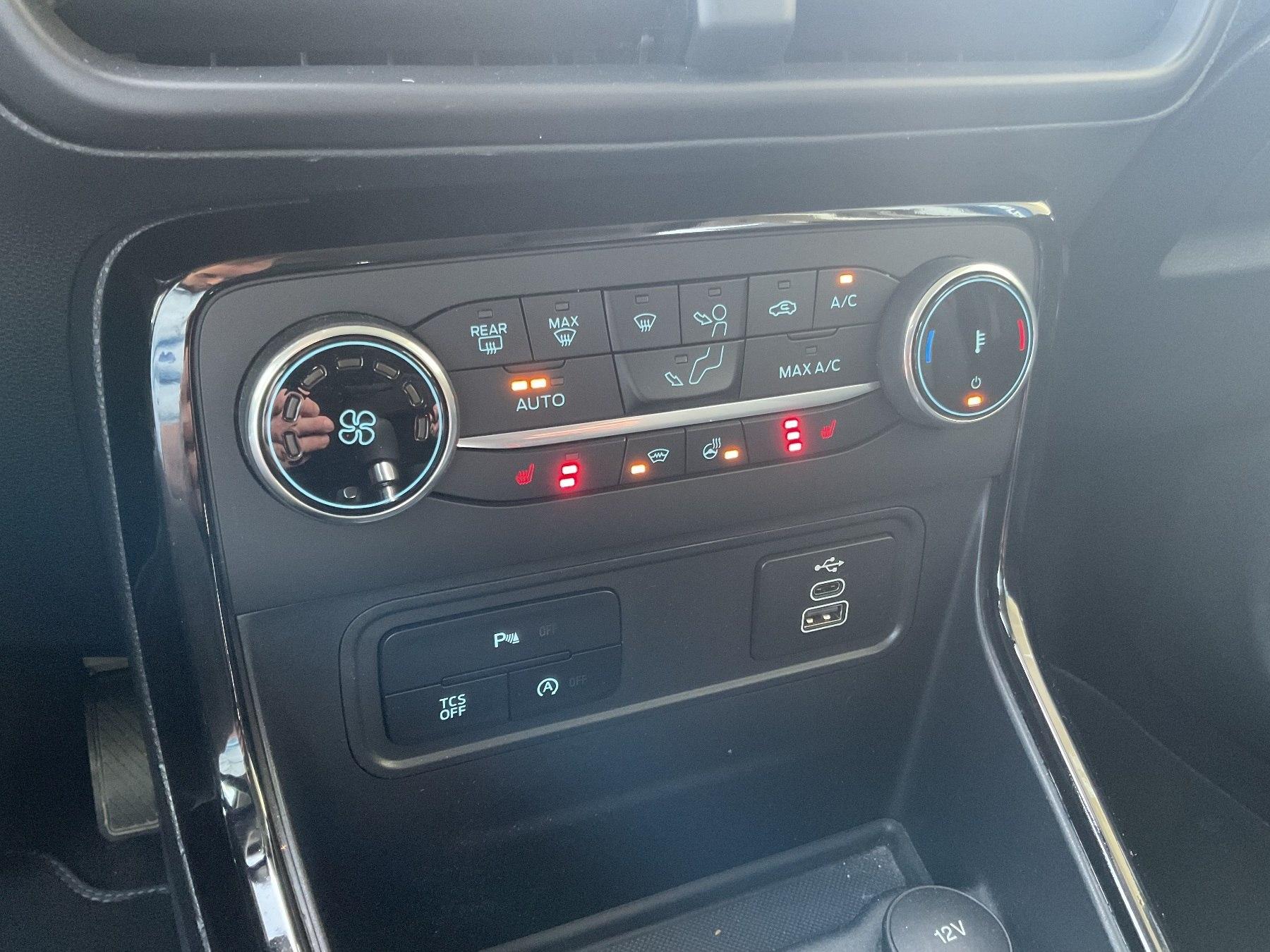 FORD Active 140PS *SHZ*GRA*PDC*RFK*Ke*B&O*LM FORD Active 140PS *SHZ*GRA*PDC*RFK*Ke*B&O*LM