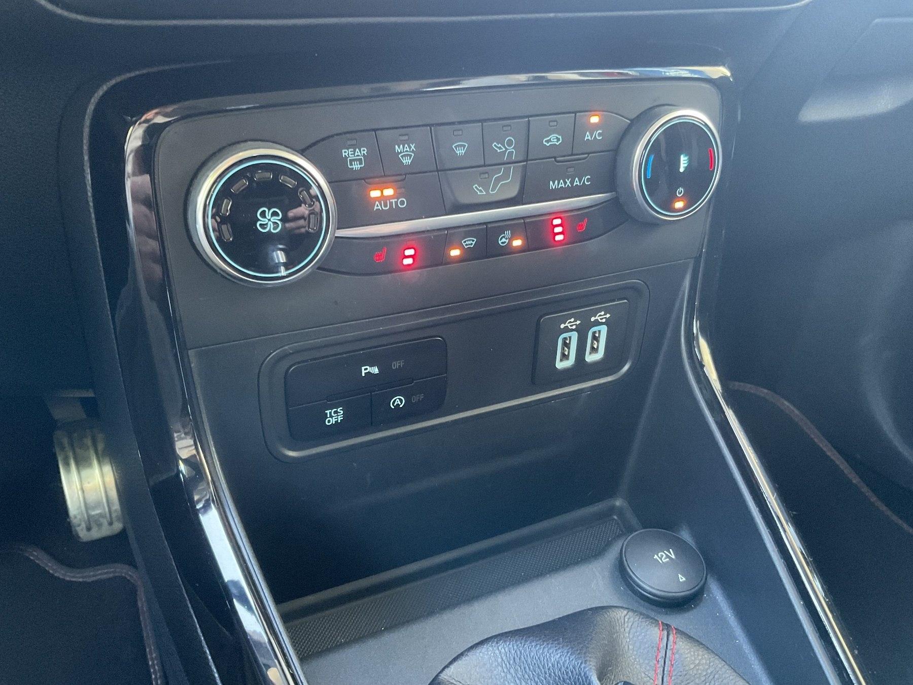 FORD ST-Line *B&O*RFK*PDC*SHZ*Ke*LM*NAVI*RLS FORD ST-Line *B&O*RFK*PDC*SHZ*Ke*LM*NAVI*RLS