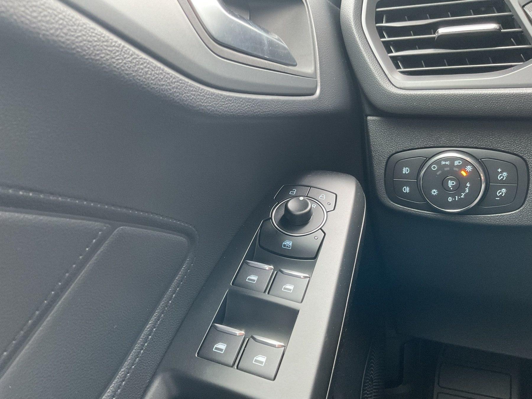 FORD Cool & Connect *LED*PDC*AHK*NAVI*SHZ*DAB* FORD Cool & Connect *LED*PDC*AHK*NAVI*SHZ*DAB*