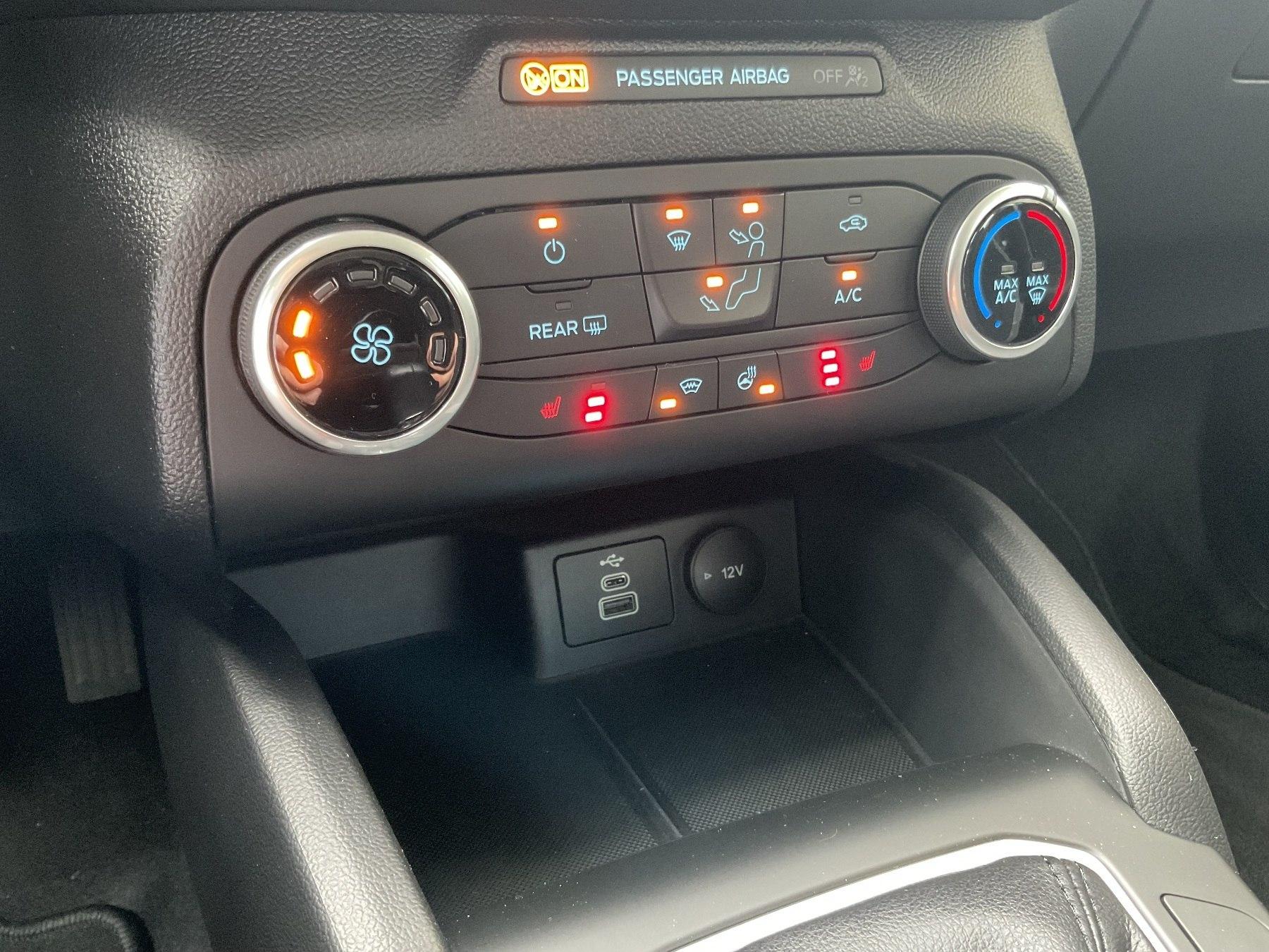 FORD Cool & Connect *LED*PDC*AHK*NAVI*SHZ*DAB* FORD Cool & Connect *LED*PDC*AHK*NAVI*SHZ*DAB*