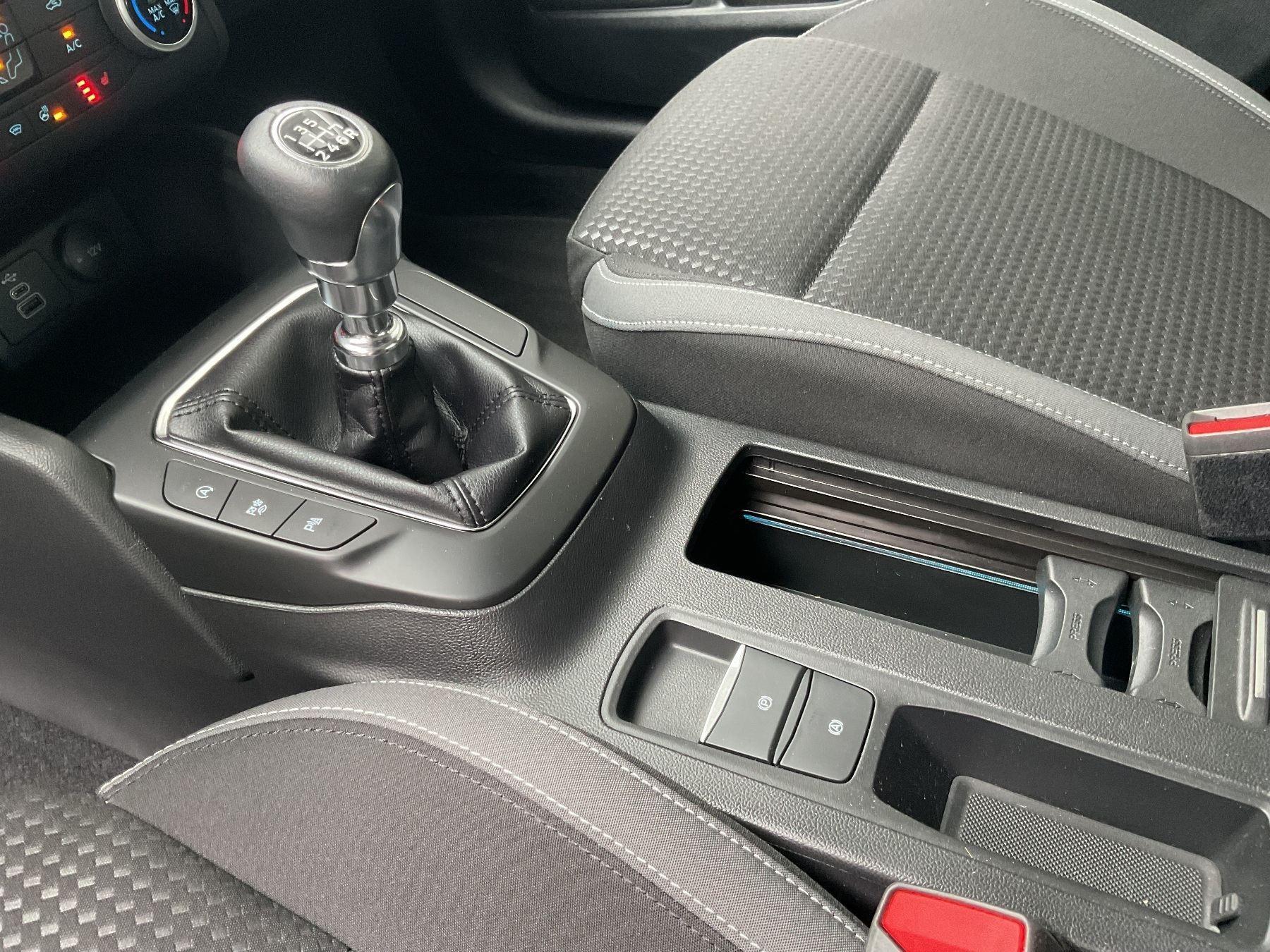 FORD Cool & Connect *LED*PDC*AHK*NAVI*SHZ*DAB* FORD Cool & Connect *LED*PDC*AHK*NAVI*SHZ*DAB*
