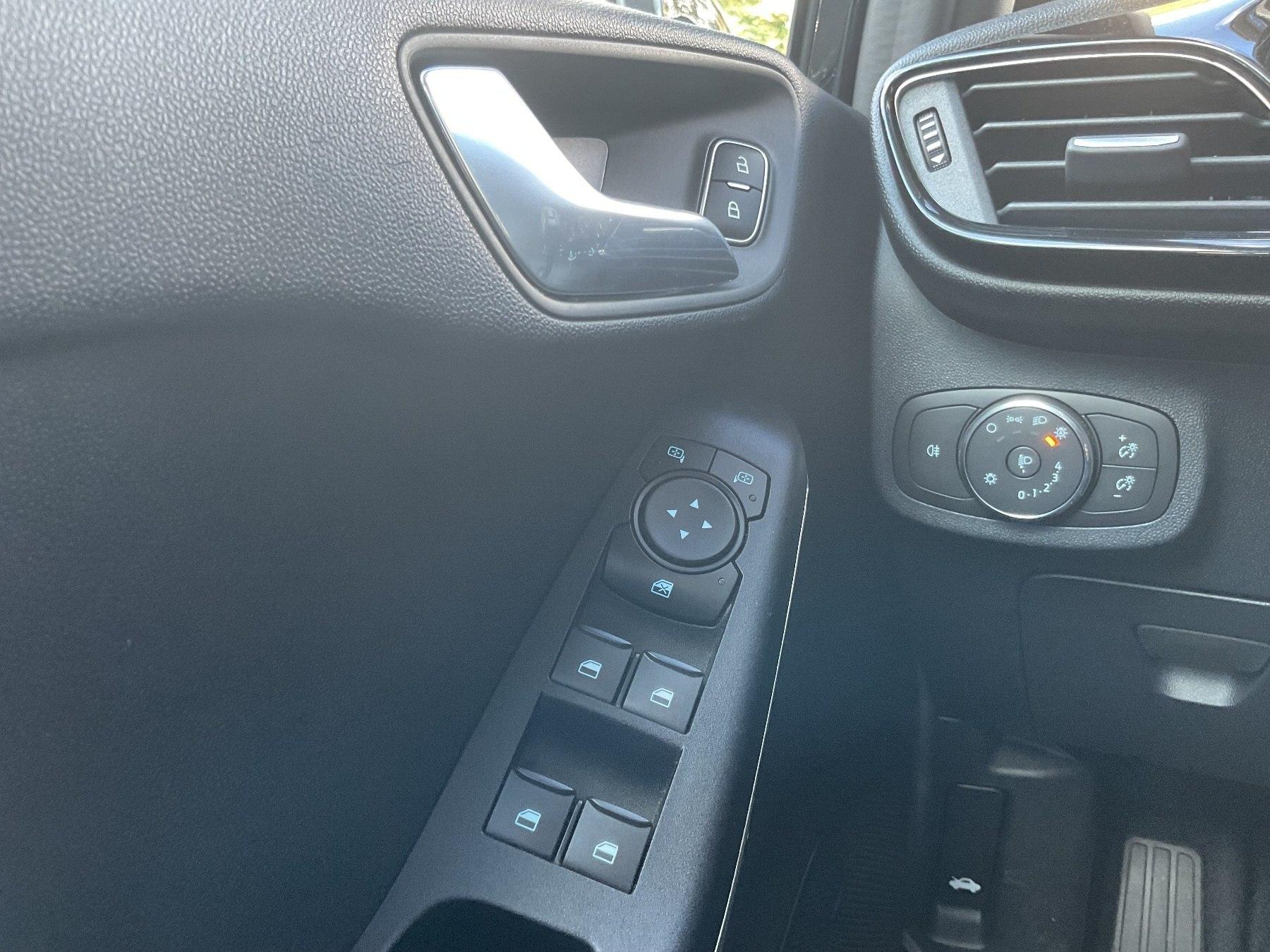 FORD Titanium *Winter-Paket*Navi* FORD Titanium *Winter-Paket*Navi*