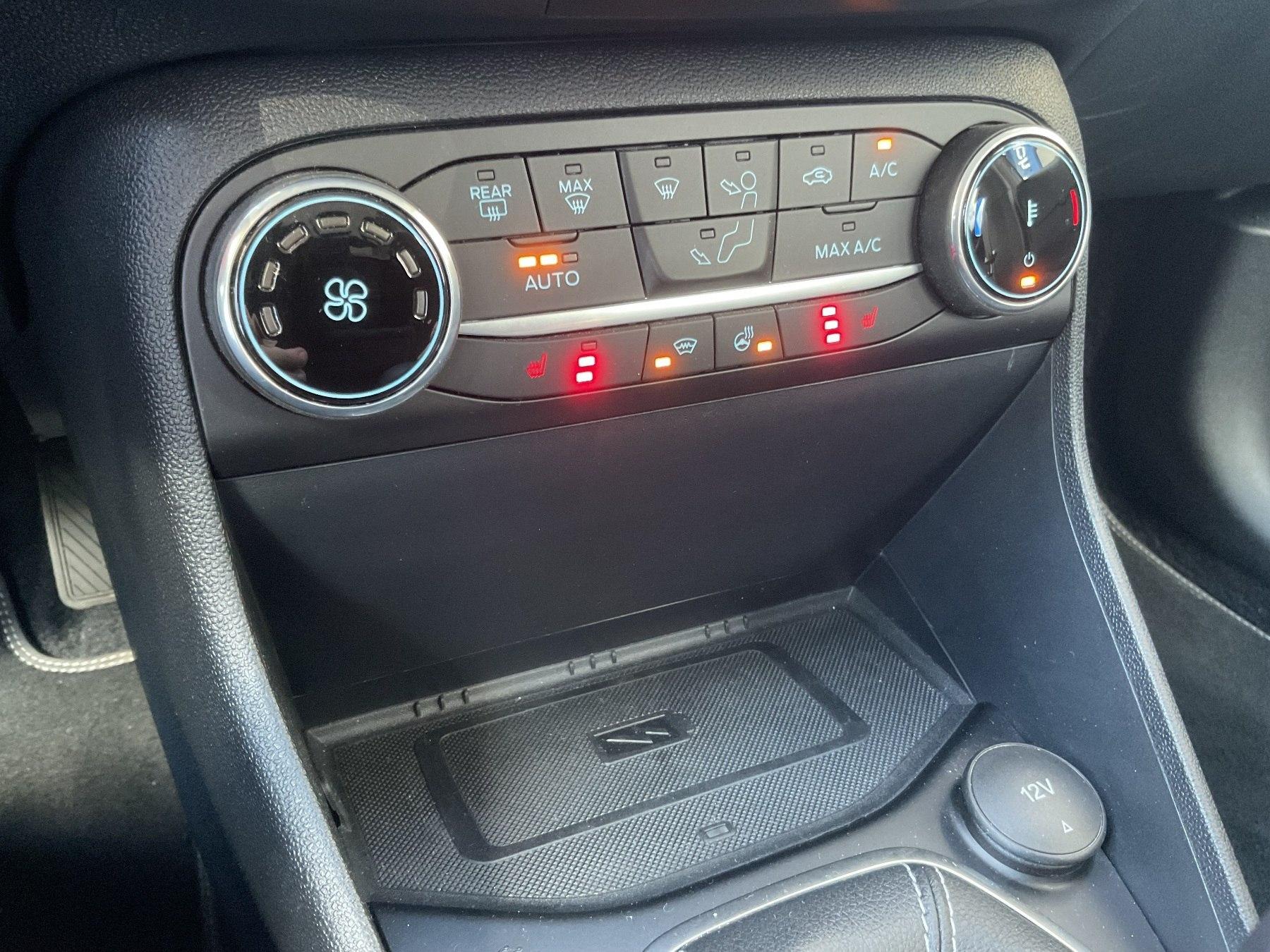 FORD Titanium *Winter-Paket*Navi* FORD Titanium *Winter-Paket*Navi*