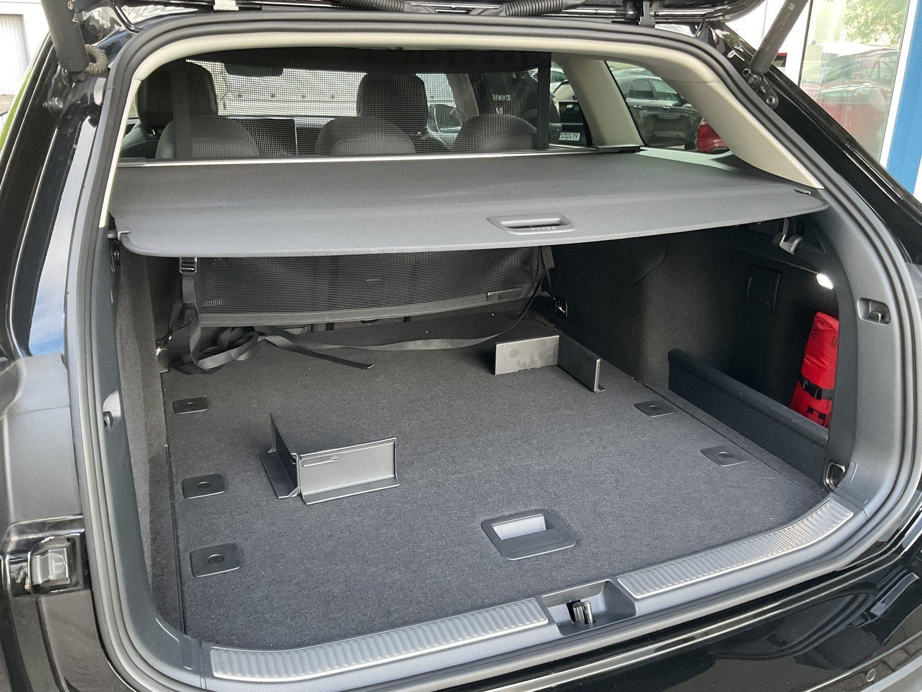 VW Variant Business 1.5l eTSI *Massagesitze* VW Variant Business 1.5l eTSI *Massagesitze*