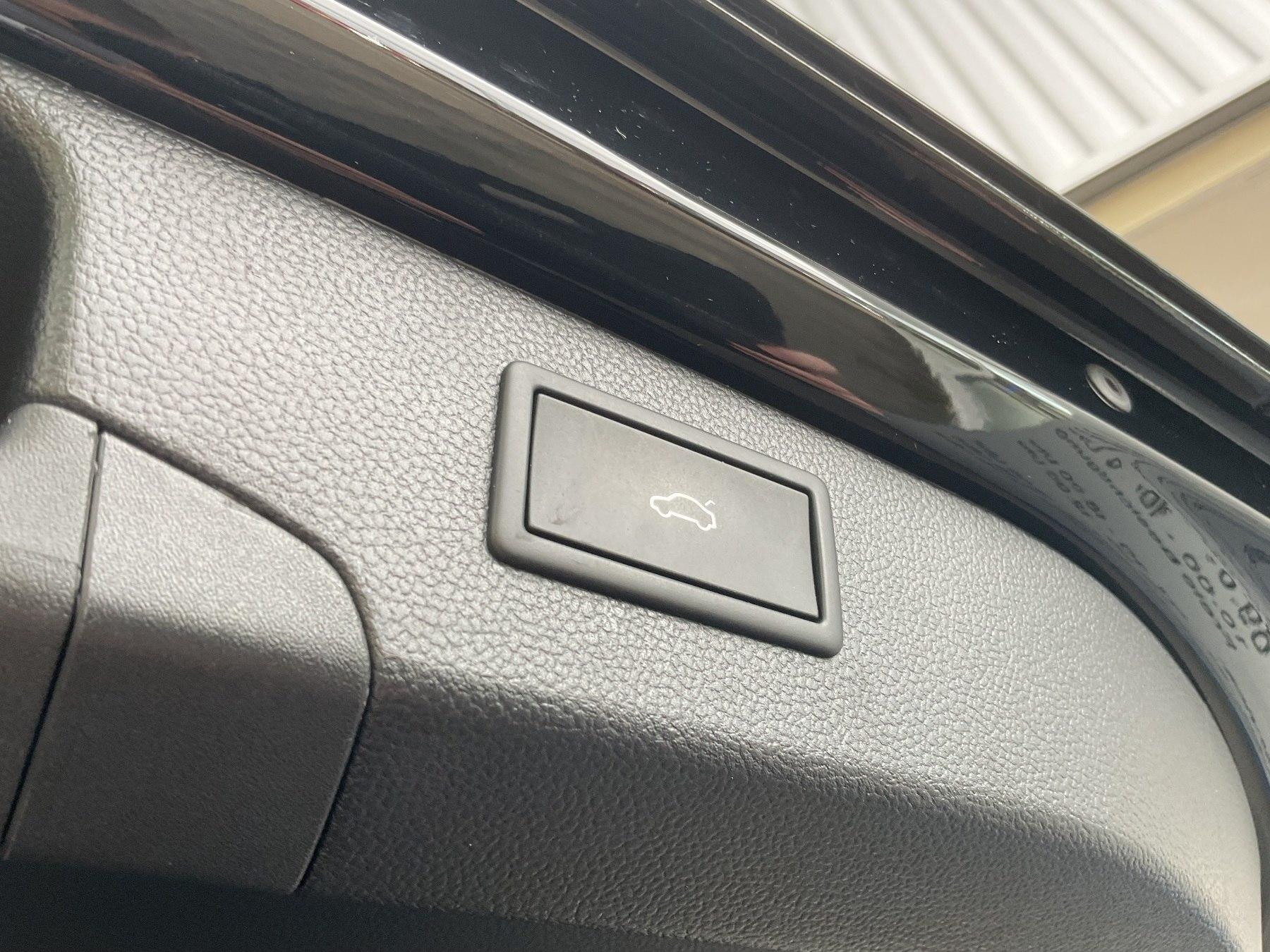 VW Variant Business 1.5l eTSI *Massagesitze* VW Variant Business 1.5l eTSI *Massagesitze*