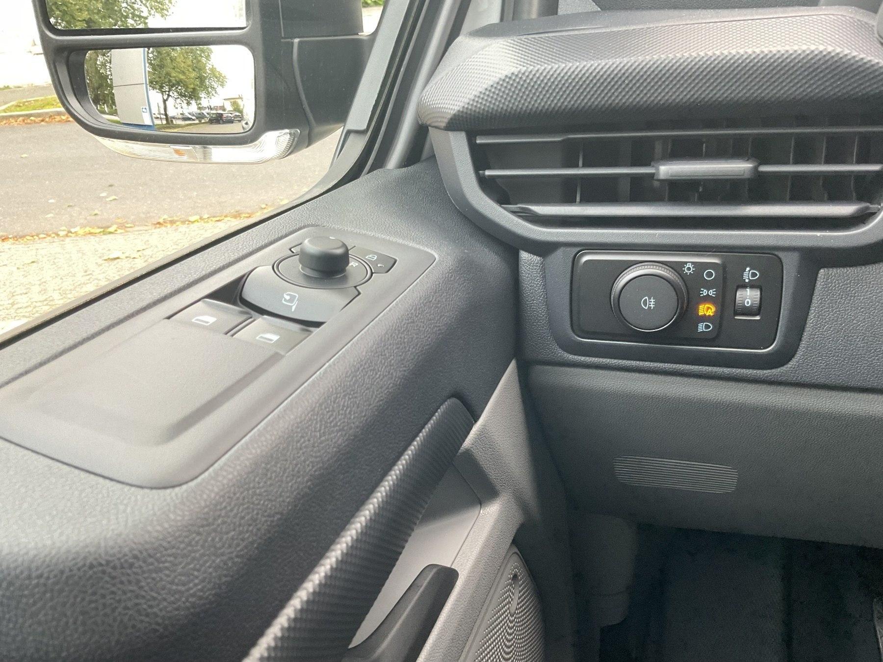 FORD Basis 280 L1 Kasten LED*Ke*PDC* FORD Basis 280 L1 Kasten LED*Ke*PDC*