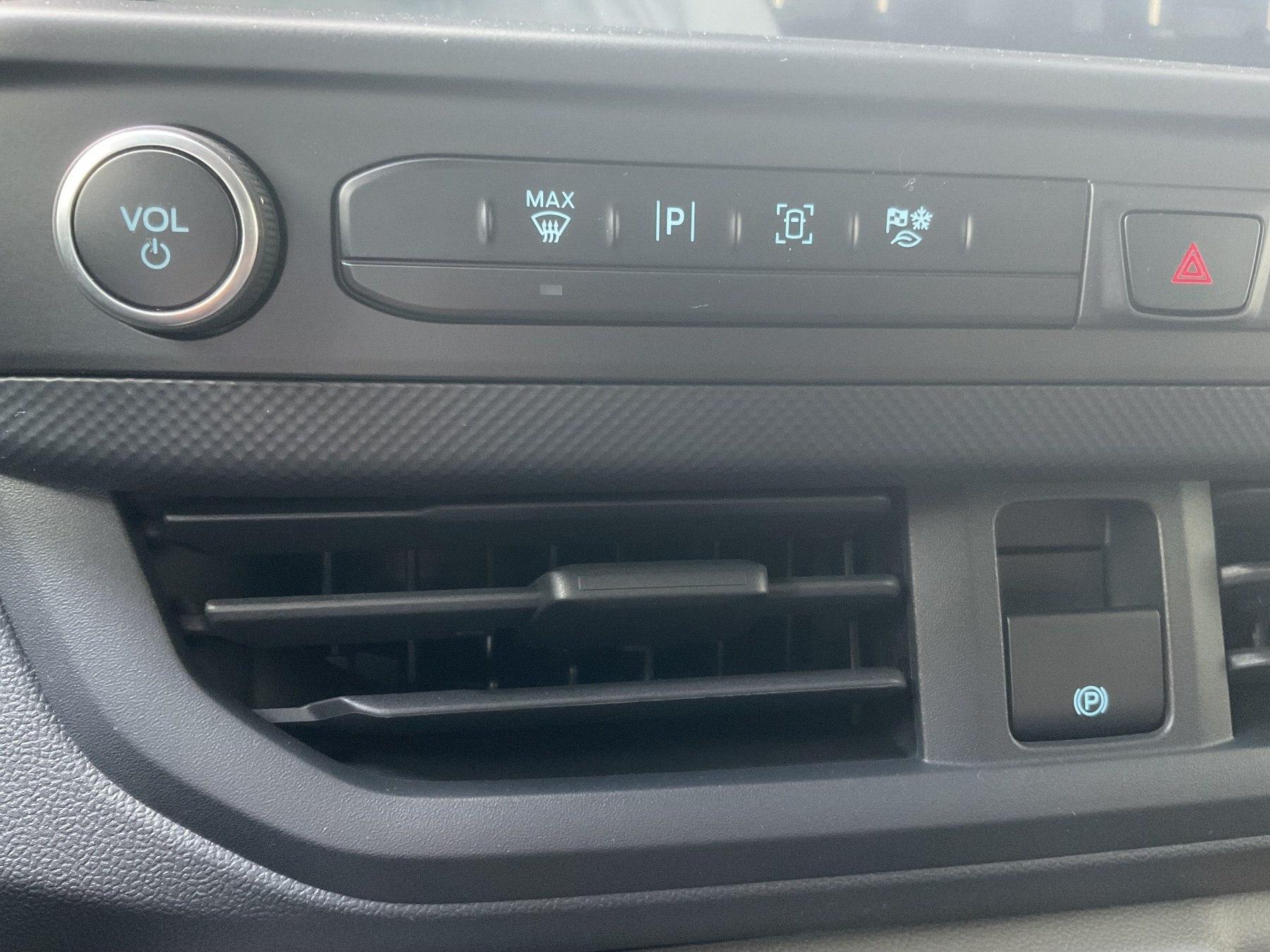 FORD Basis 280 L1 Kasten LED*Ke*PDC* FORD Basis 280 L1 Kasten LED*Ke*PDC*