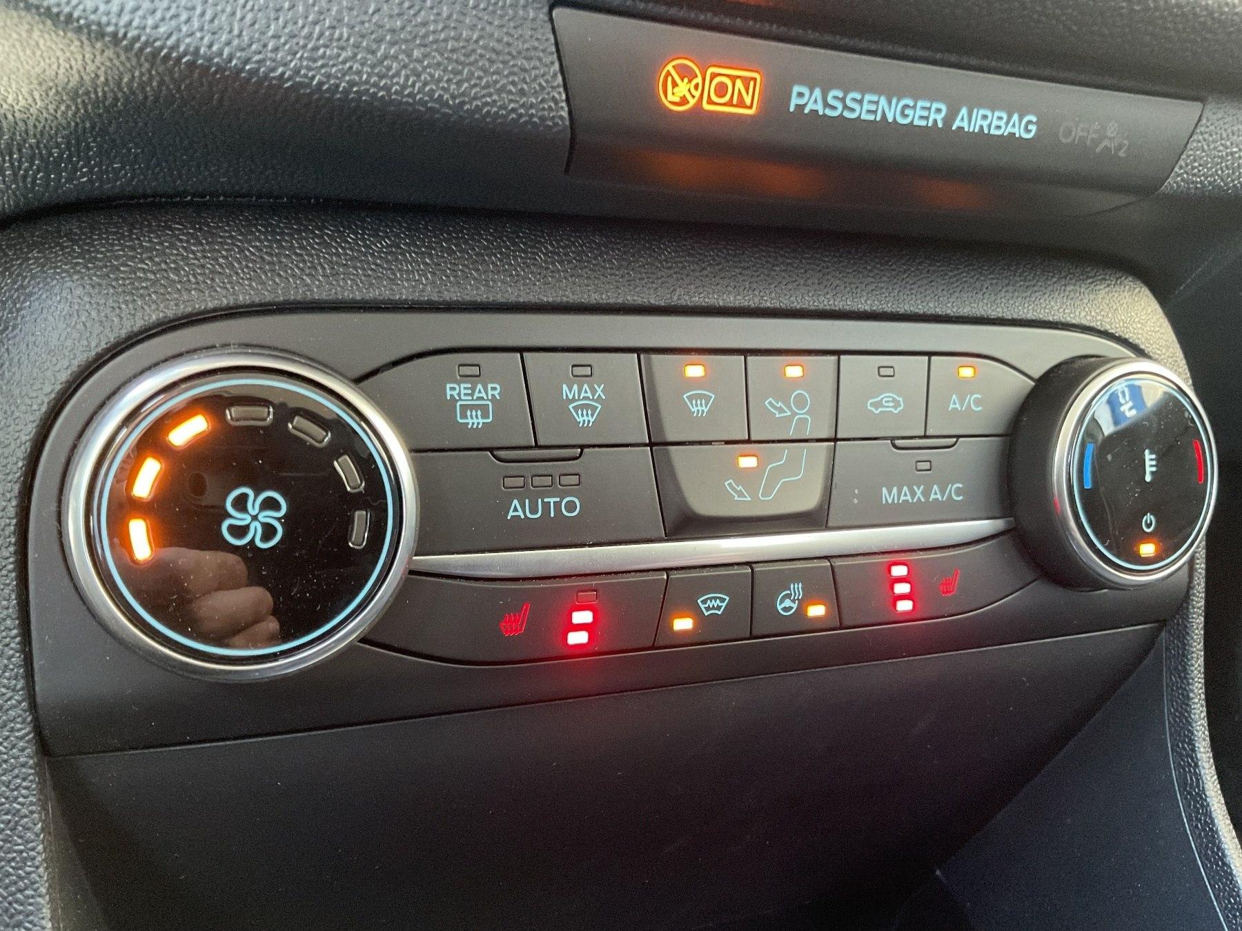 FORD Titanium X *iACC*SHZ*RFK*PDC*NAVI*Ke*LED* FORD Titanium X *iACC*SHZ*RFK*PDC*NAVI*Ke*LED*