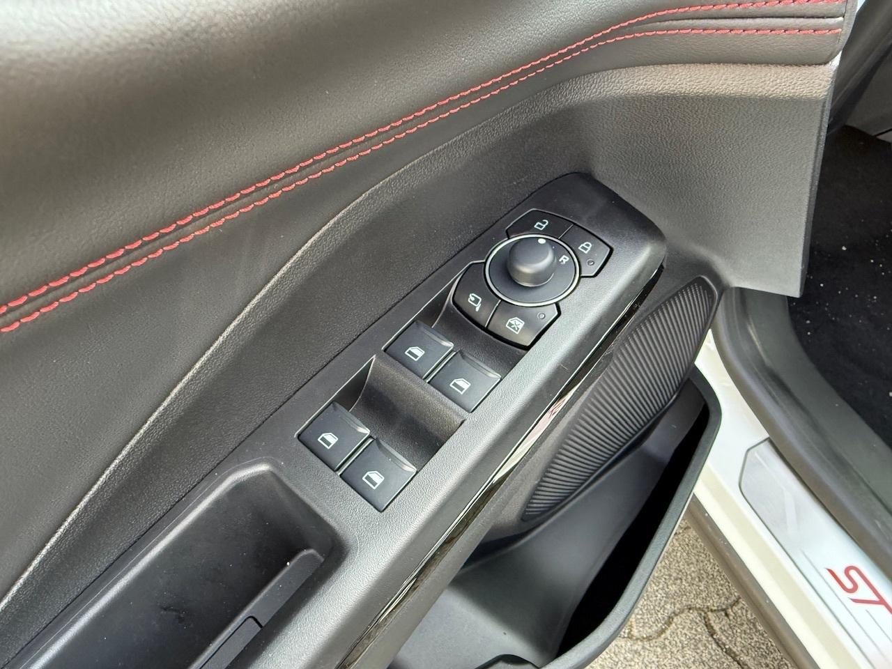 FORD ST-LINE X 1.0T 155PS MHEV Automatik FORD ST-LINE X 1.0T 155PS MHEV Automatik