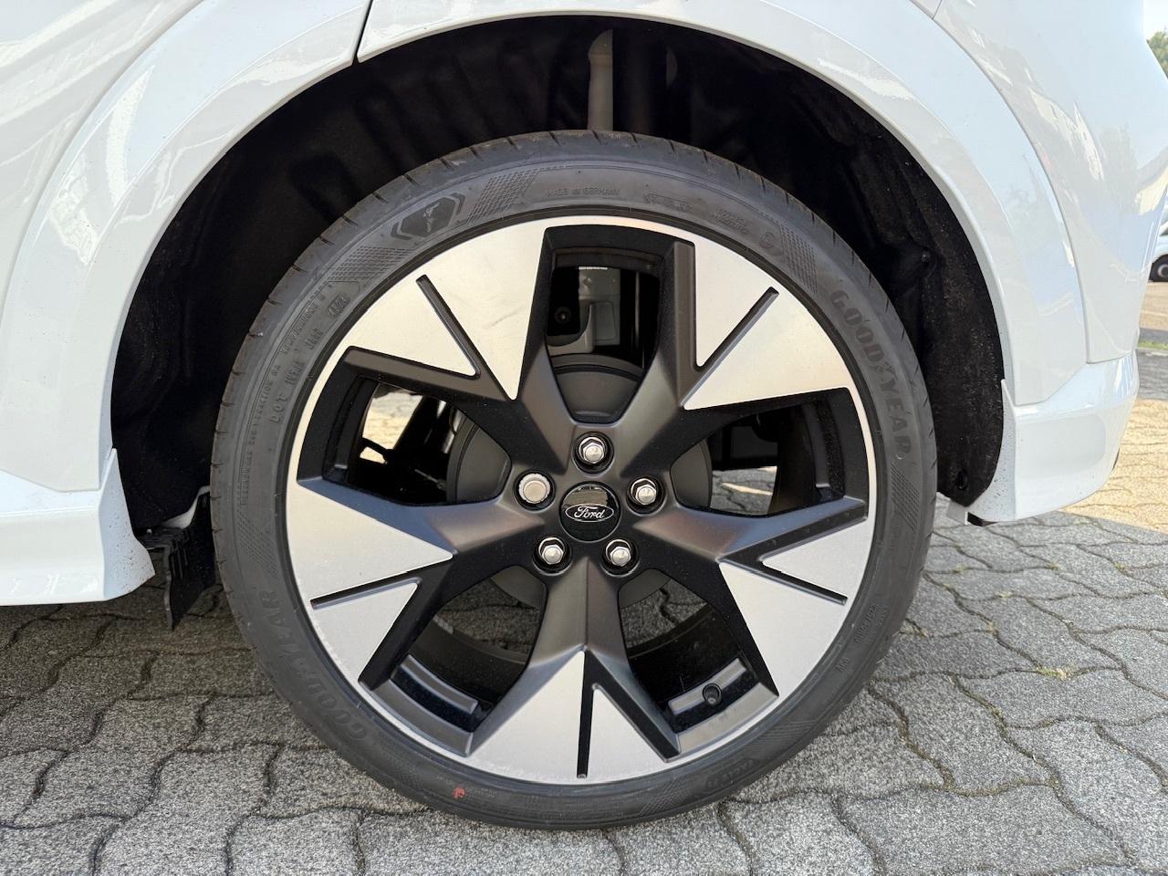 FORD ST-LINE X 1.0T 155PS MHEV Automatik FORD ST-LINE X 1.0T 155PS MHEV Automatik