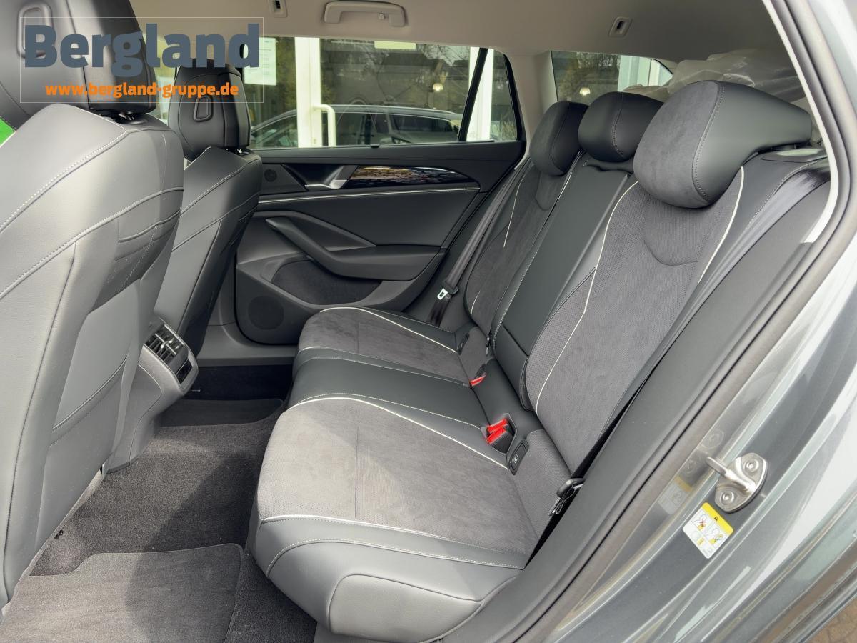 VW Elegance *DSG *AHK *8-fach bereift VW Elegance *DSG *AHK *8-fach bereift