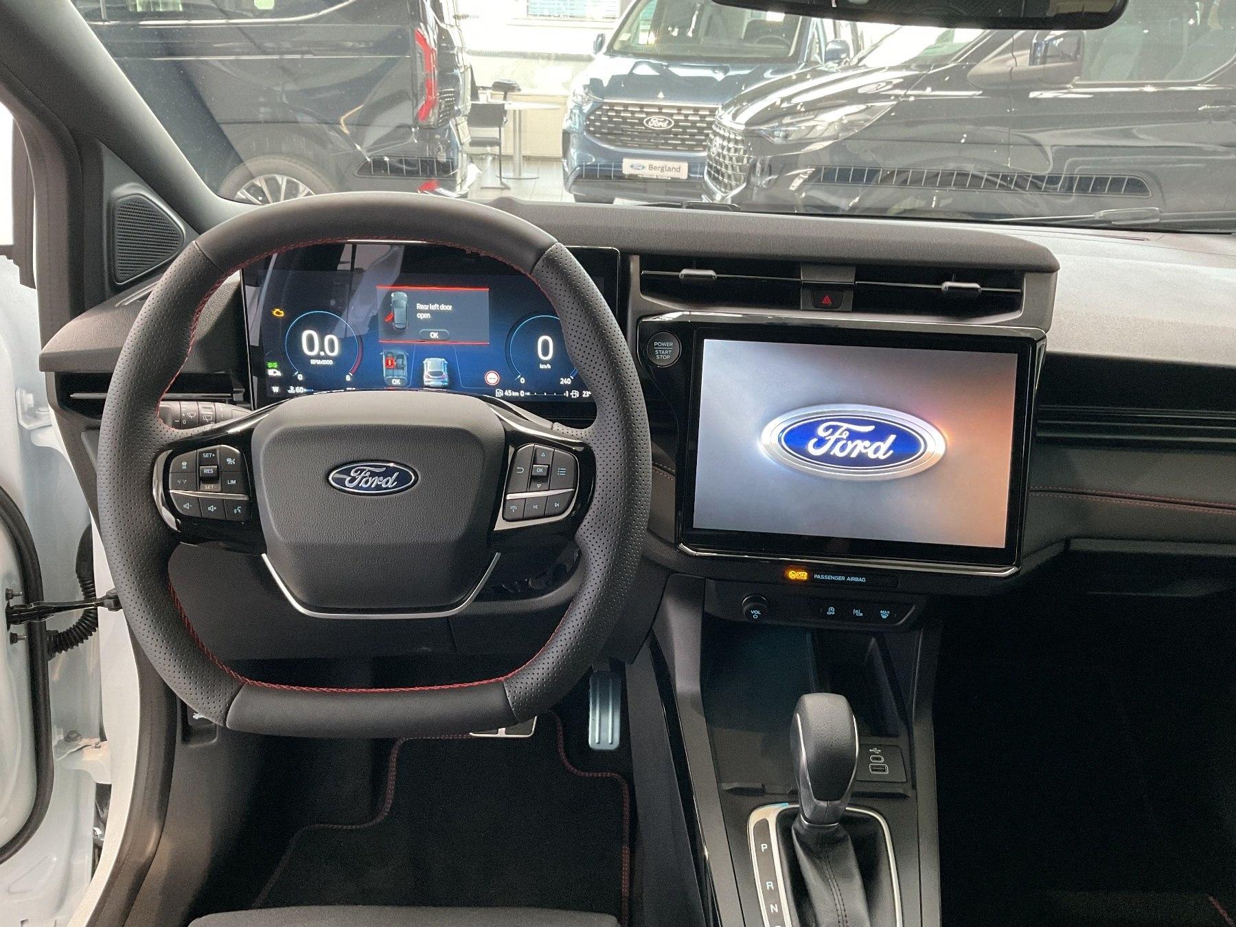 FORD 125 PS ST-Line AUTOM. PANORAMASCHIEBEDACH FORD 125 PS ST-Line AUTOM. PANORAMASCHIEBEDACH