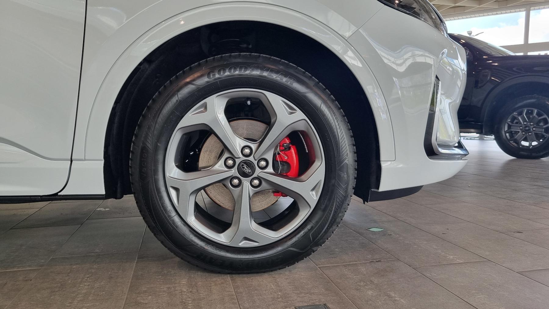FORD ST-LINE X FHEV 4WD FORD ST-LINE X FHEV 4WD
