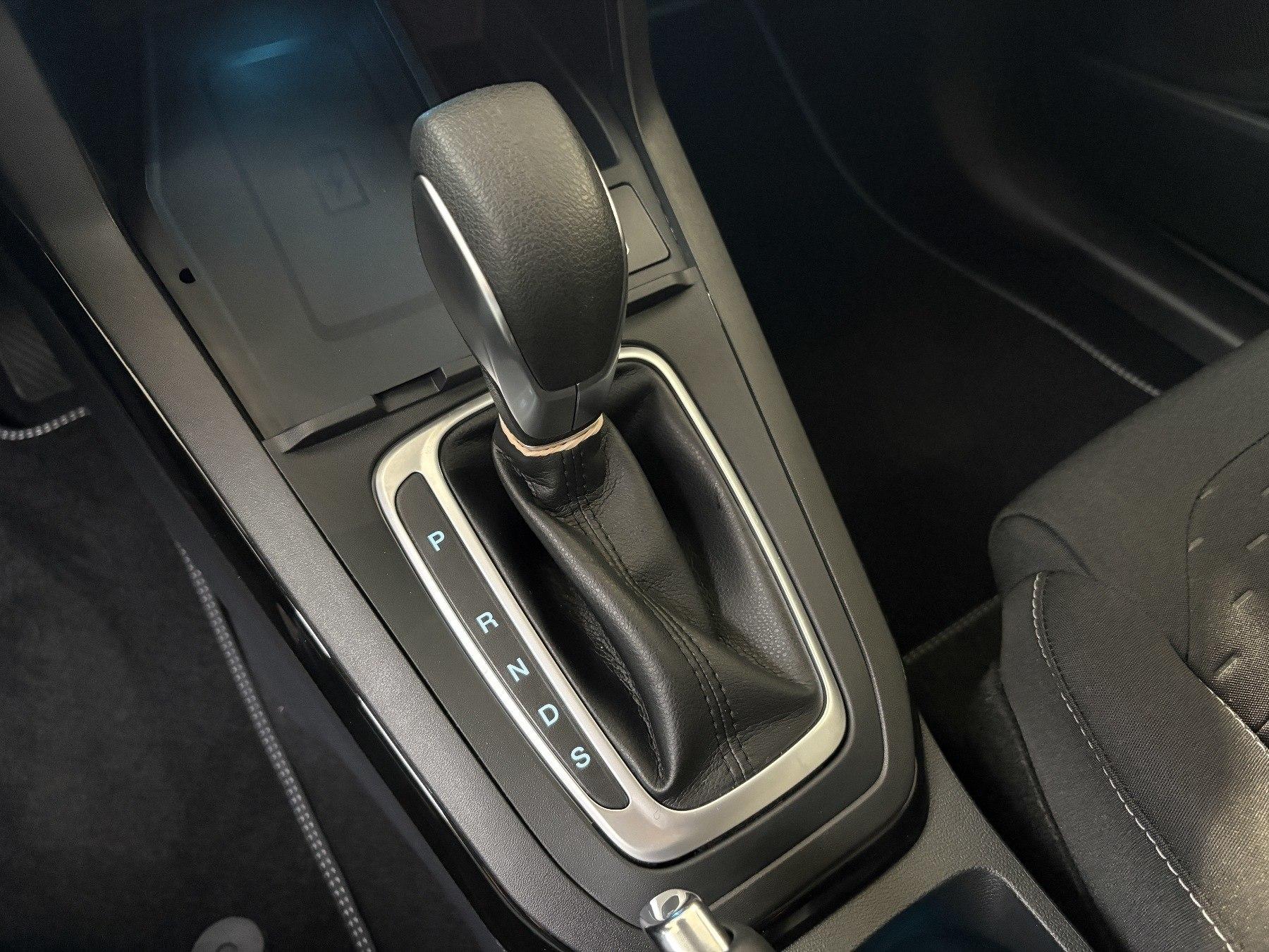 FORD Titanium 7-Gang-PowerShift FORD Titanium 7-Gang-PowerShift