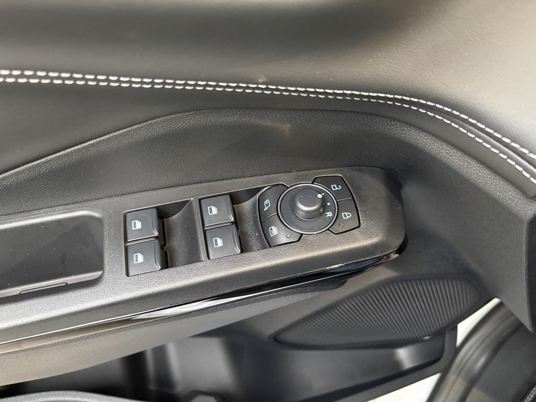 FORD Titanium 7-Gang-PowerShift FORD Titanium 7-Gang-PowerShift