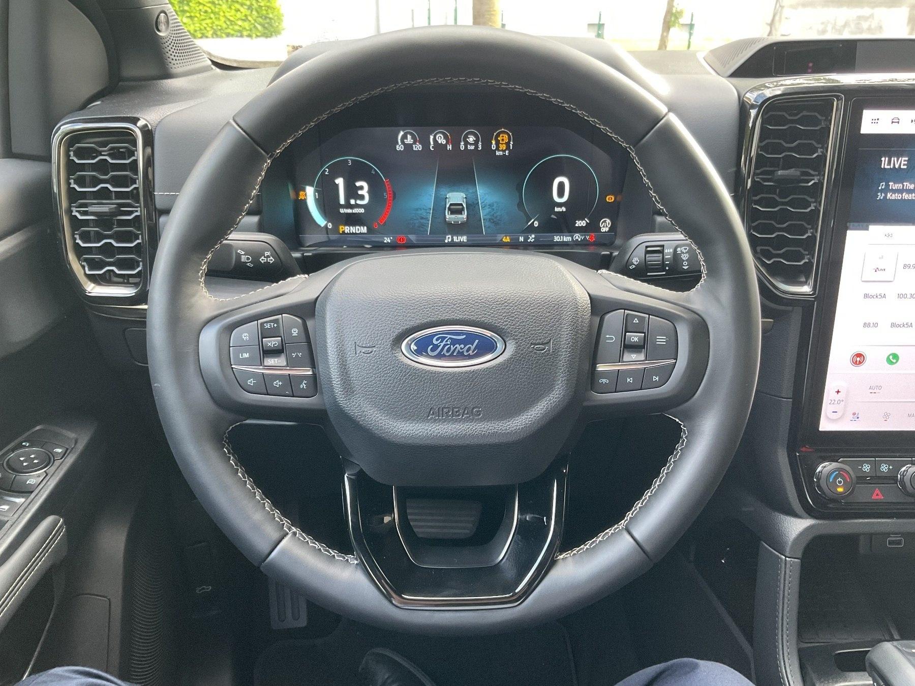 FORD Platinum 3.0l V6 240PS *LED*iACC*360*AHK* FORD Platinum 3.0l V6 240PS *LED*iACC*360*AHK*