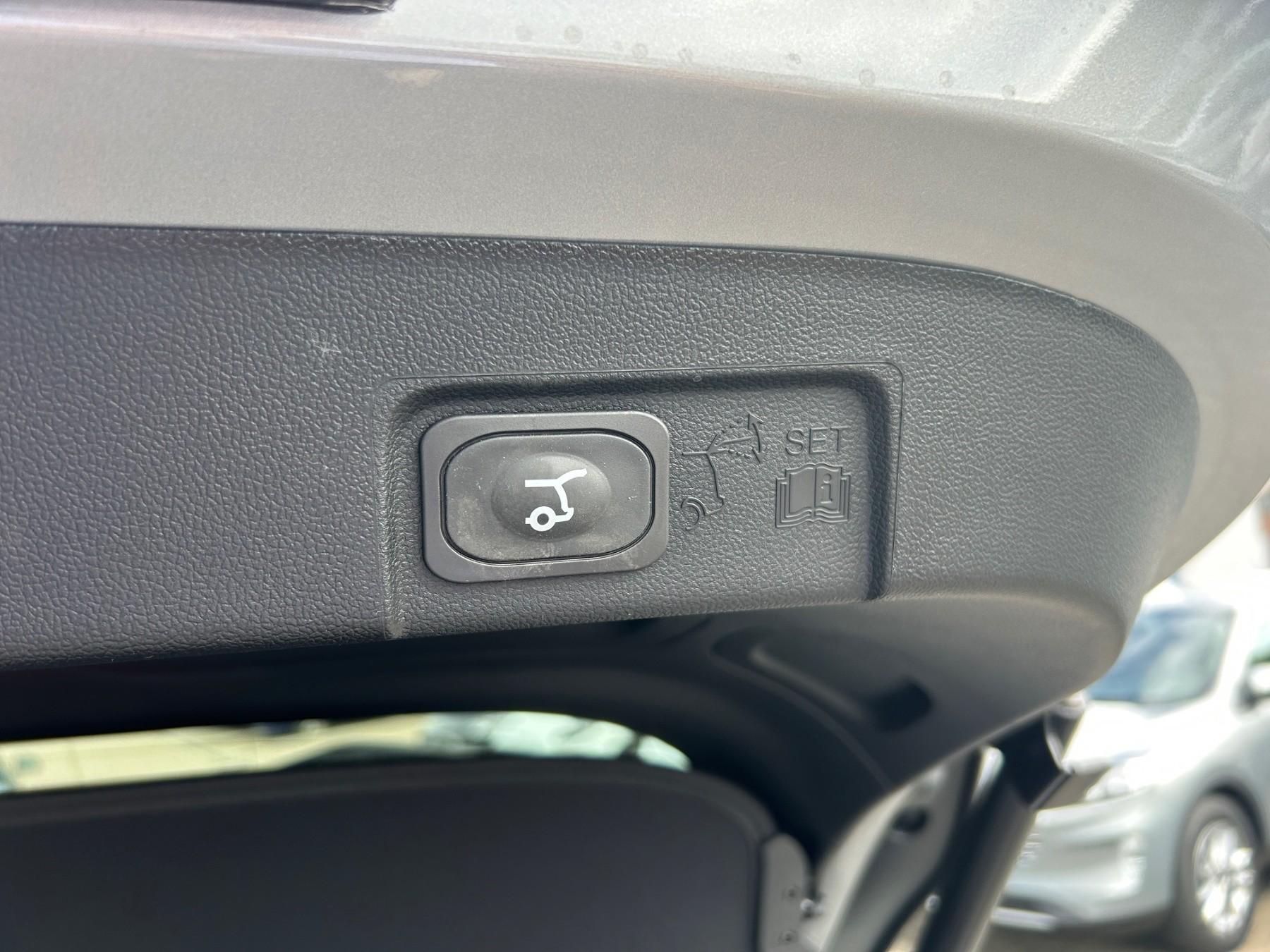 FORD Sound Edition 155 PS AUTOMATIK B&O Winter+ FORD Sound Edition 155 PS AUTOMATIK B&O Winter+