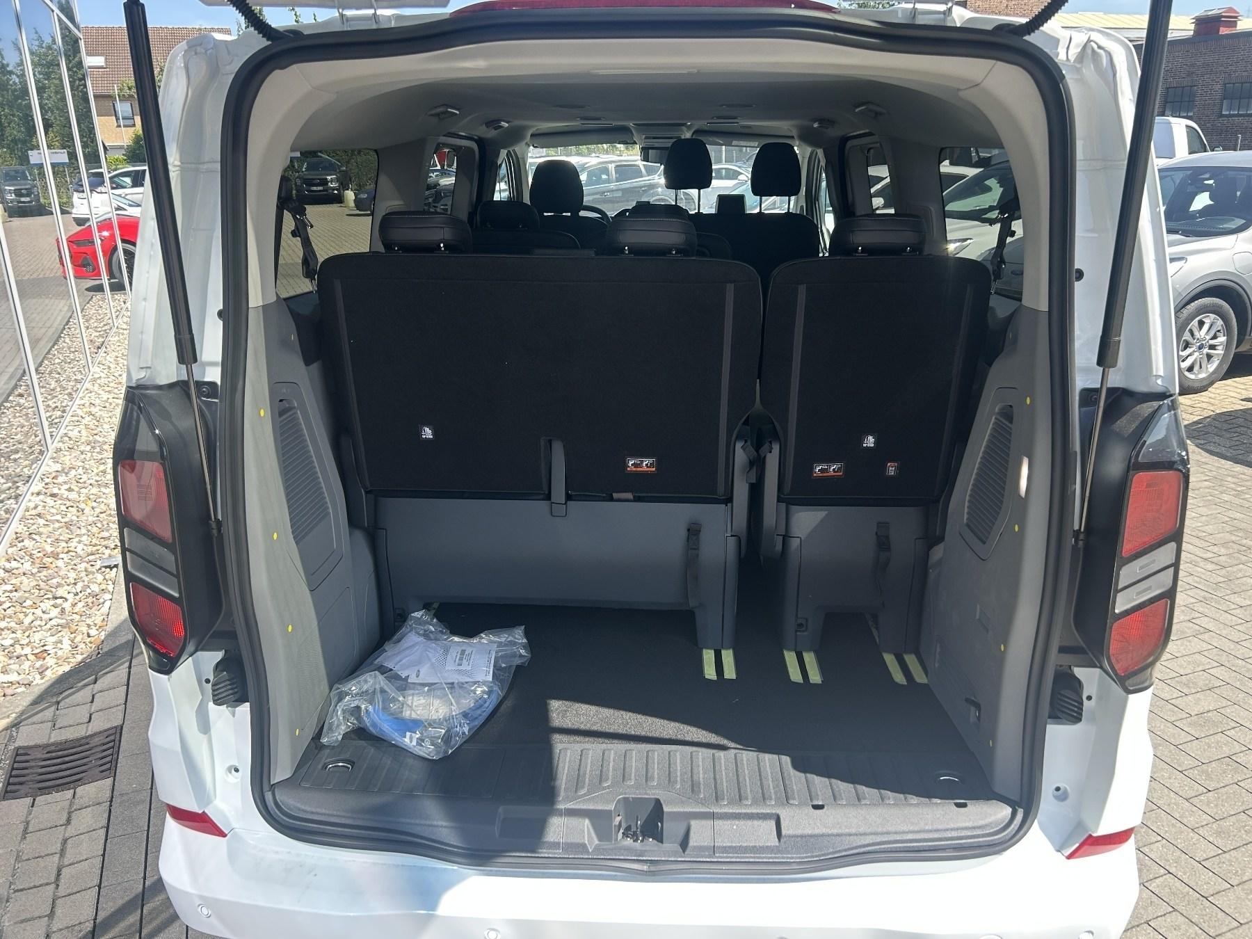 FORD Titanium 340 227PS L2 2.5 Duratec PHEV FORD Titanium 340 227PS L2 2.5 Duratec PHEV