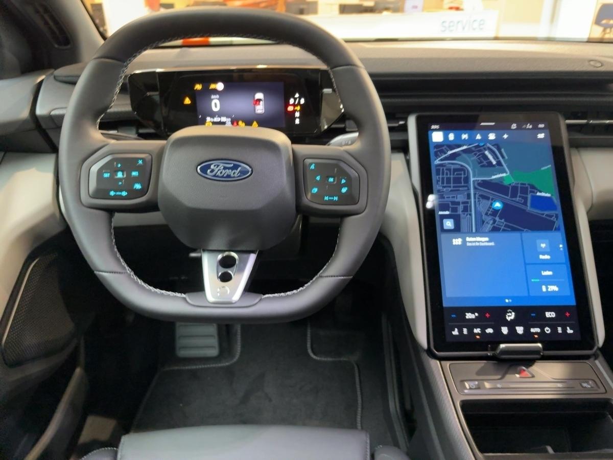 FORD Premium RWD FORD Premium RWD