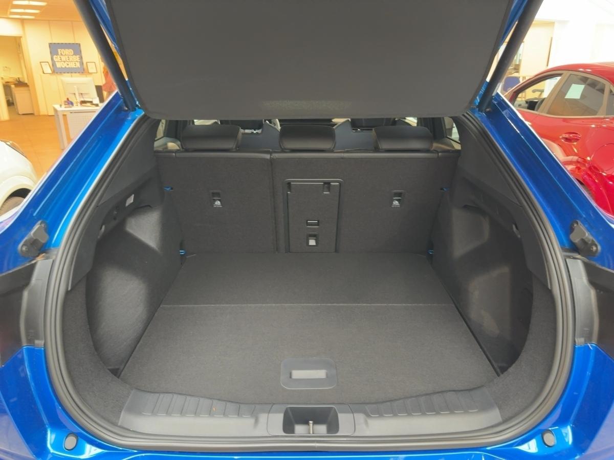 FORD Premium RWD FORD Premium RWD