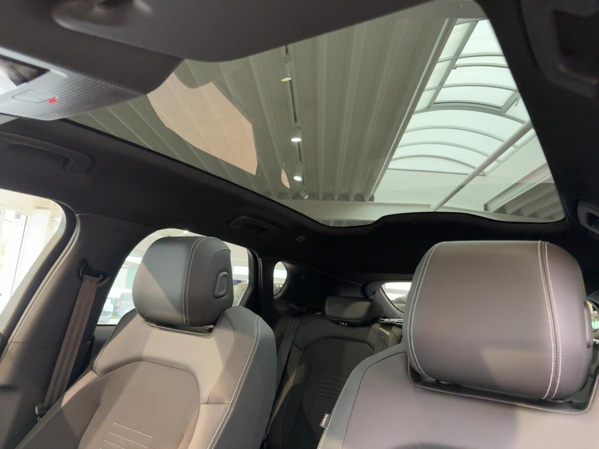 FORD Premium RWD FORD Premium RWD