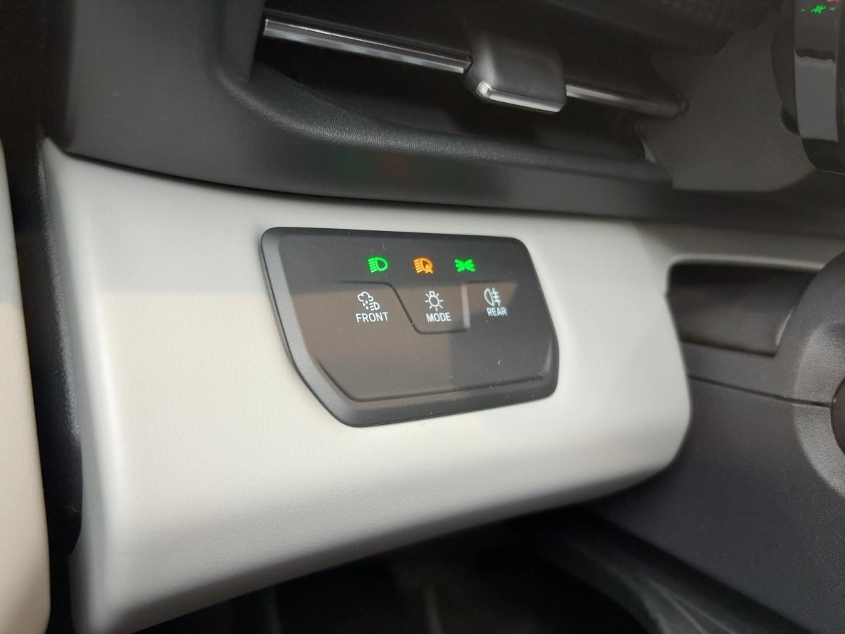 FORD Premium RWD FORD Premium RWD