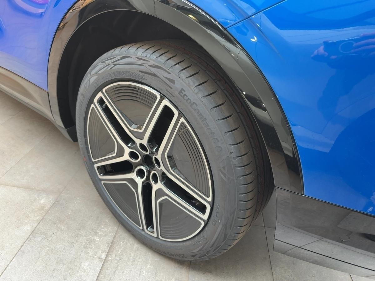 FORD Premium RWD FORD Premium RWD