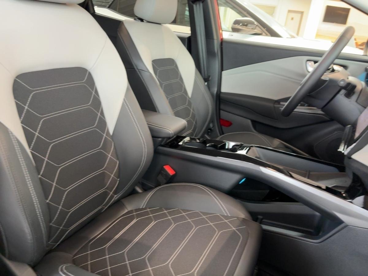 FORD 46,8 kWh Premium FORD 46,8 kWh Premium