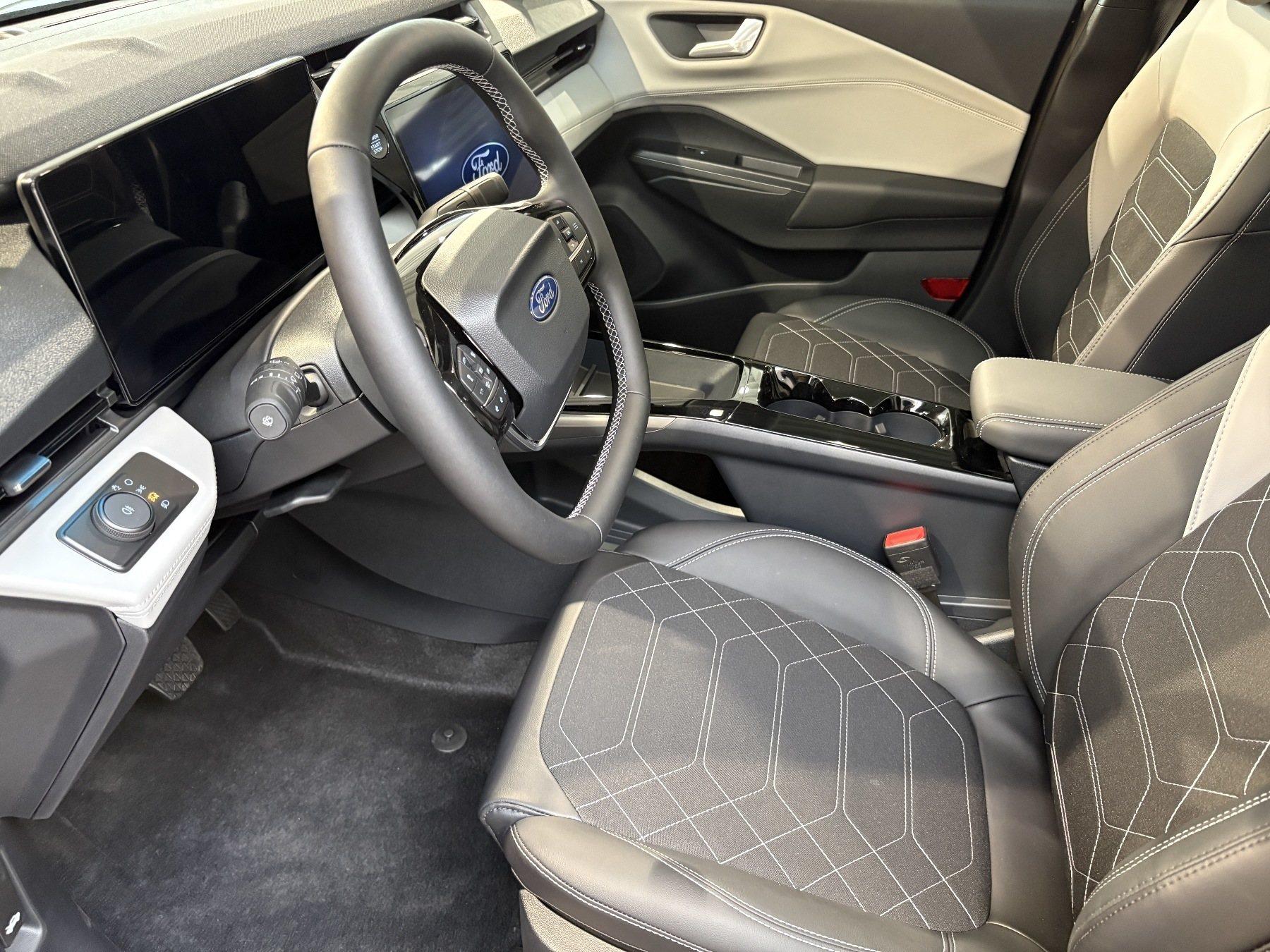 FORD 46,8 kWh Premium FORD 46,8 kWh Premium