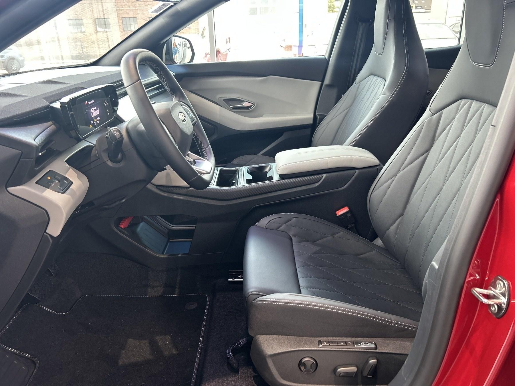 FORD Premium RWD/ FORD Premium RWD/