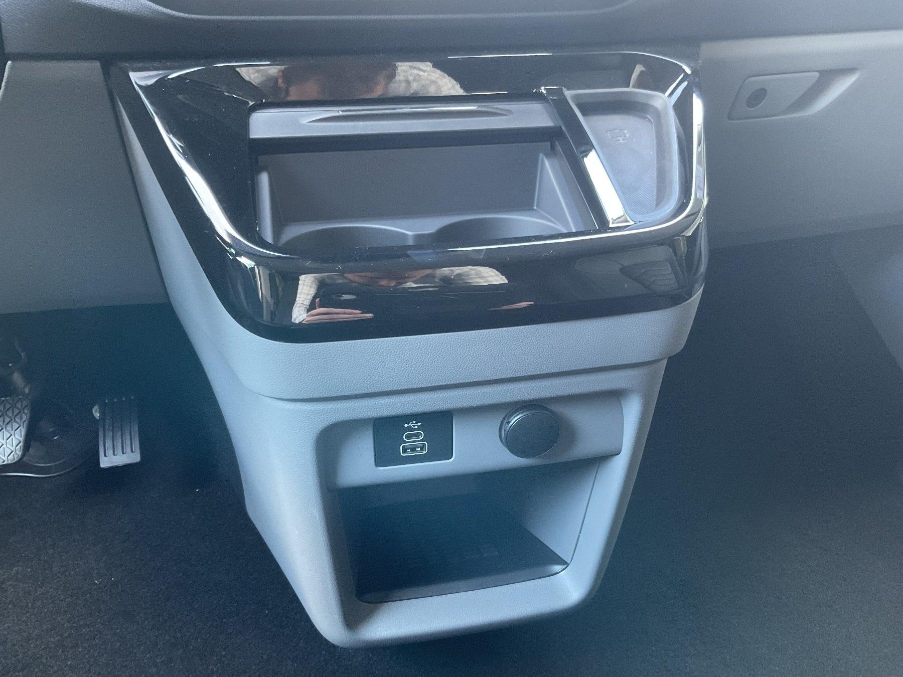FORD Titanium X PHEV 340 L1 *Anhängevor.* FORD Titanium X PHEV 340 L1 *Anhängevor.*