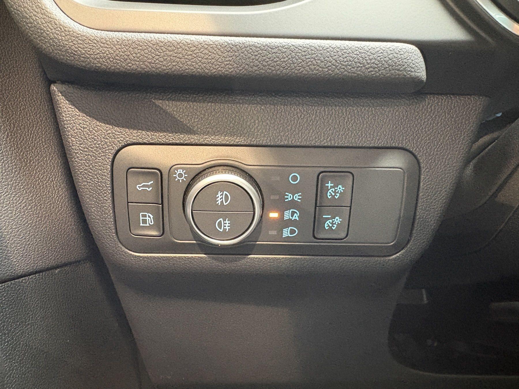 FORD Plug-in-Hybrid Active X CVT FORD Plug-in-Hybrid Active X CVT