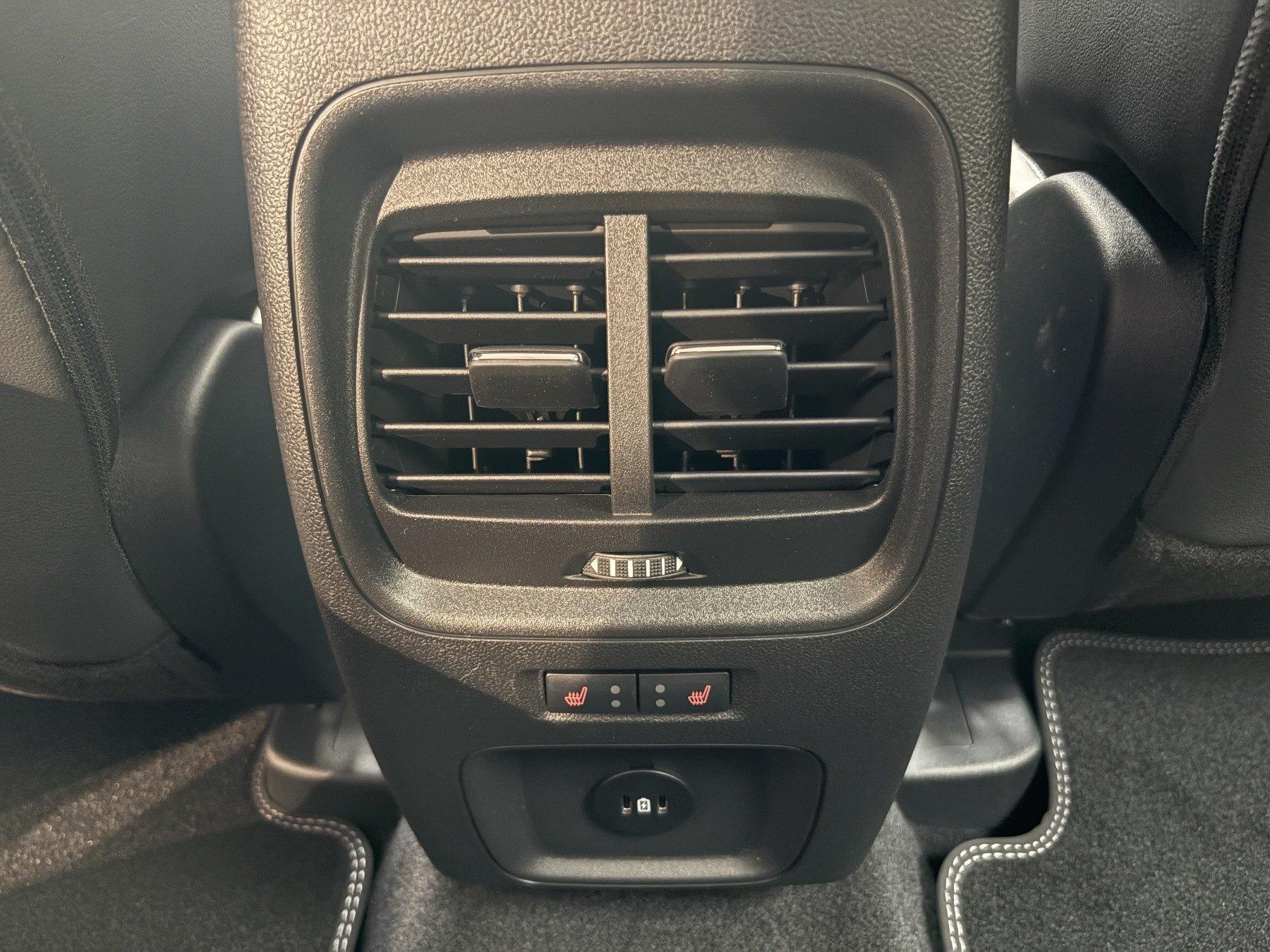 FORD Plug-in-Hybrid Active X CVT FORD Plug-in-Hybrid Active X CVT