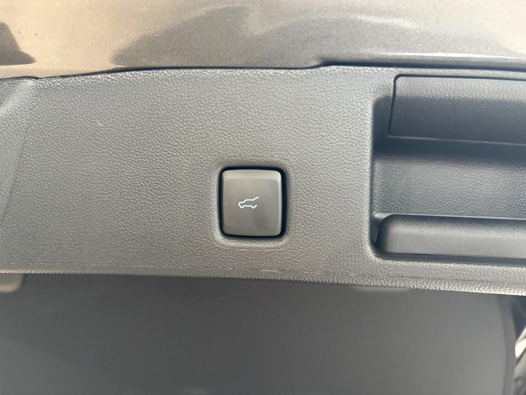 FORD Plug-in-Hybrid Active X CVT FORD Plug-in-Hybrid Active X CVT