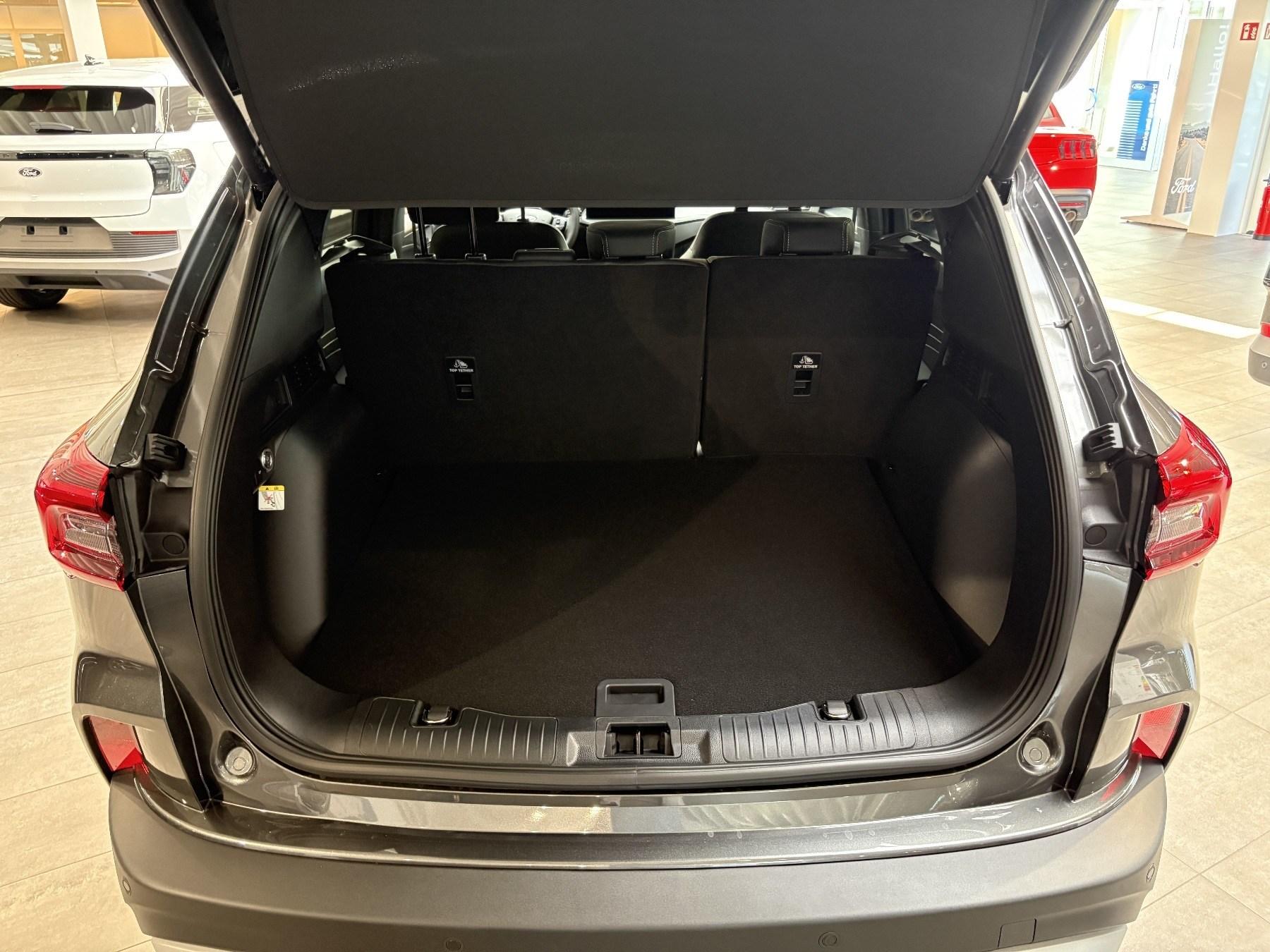 FORD Plug-in-Hybrid Active X CVT FORD Plug-in-Hybrid Active X CVT