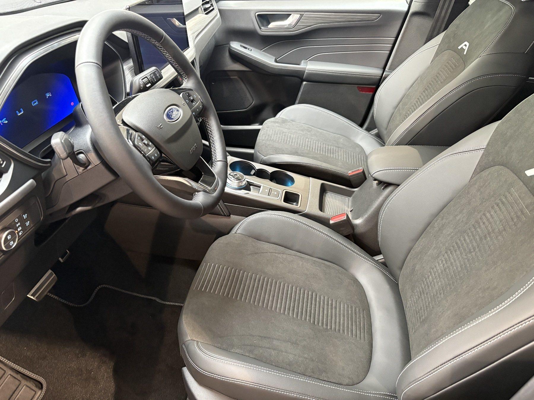 FORD Plug-in-Hybrid Active X CVT FORD Plug-in-Hybrid Active X CVT