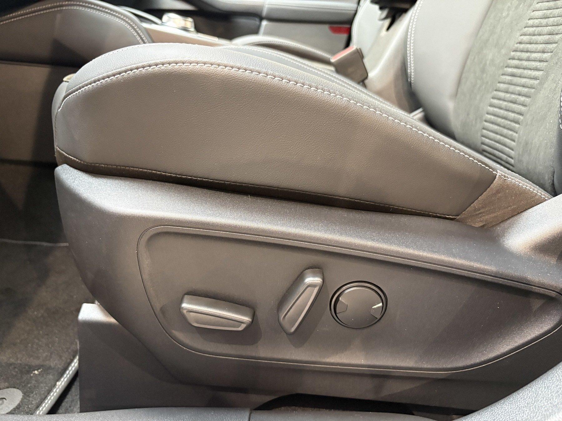 FORD Plug-in-Hybrid Active X CVT FORD Plug-in-Hybrid Active X CVT