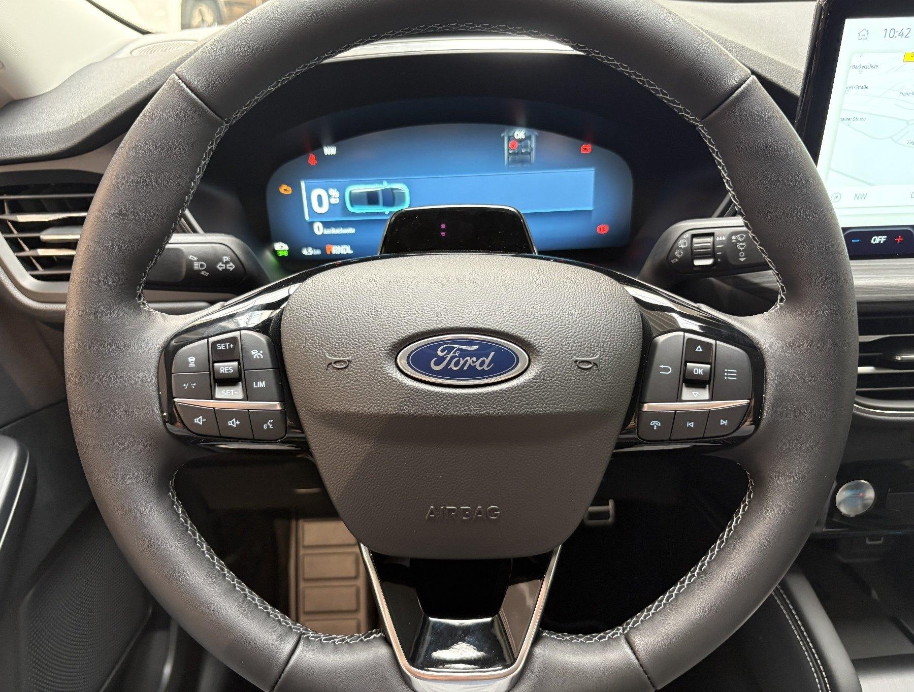 FORD Plug-in-Hybrid Active X CVT FORD Plug-in-Hybrid Active X CVT