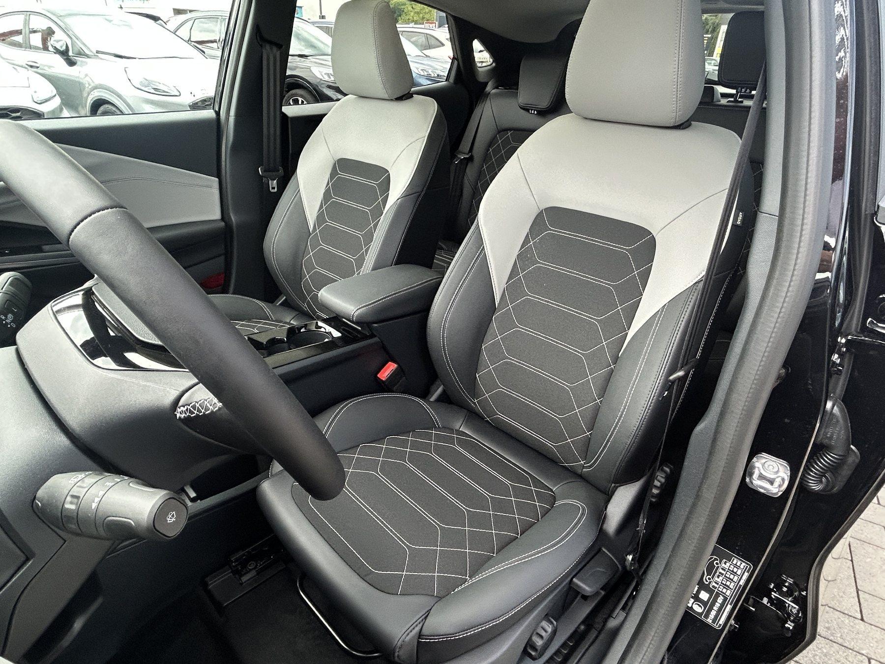 FORD PREMIUM LED-MATRIX SCHIEBEDACH WINTERPAK. FORD PREMIUM LED-MATRIX SCHIEBEDACH WINTERPAK.